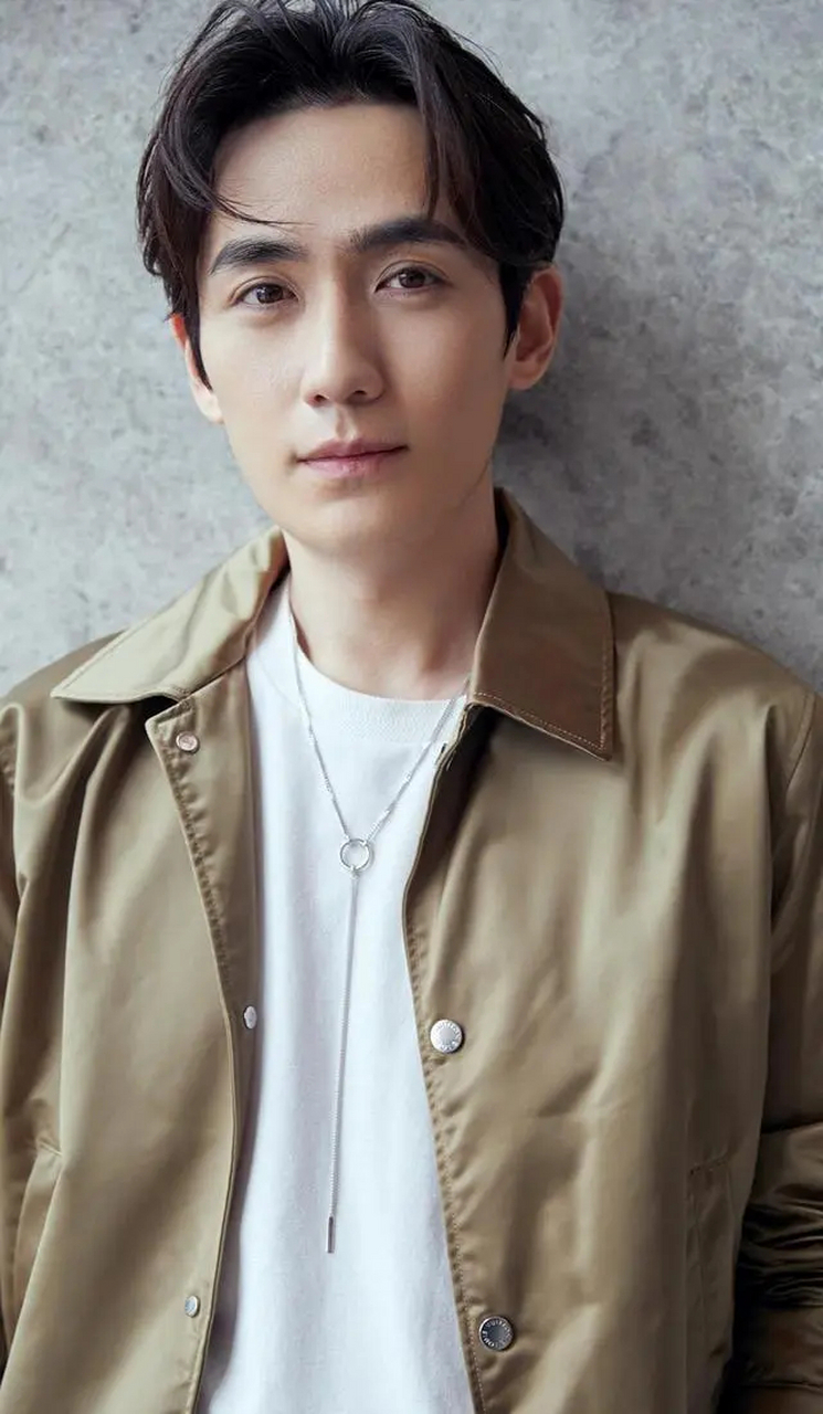 2009年从北电毕业,就一直在垒作品,垒演技.