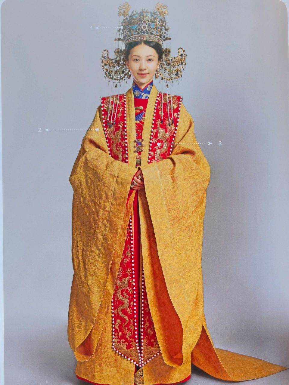 明代女性服饰,色彩和款式都是顶配!