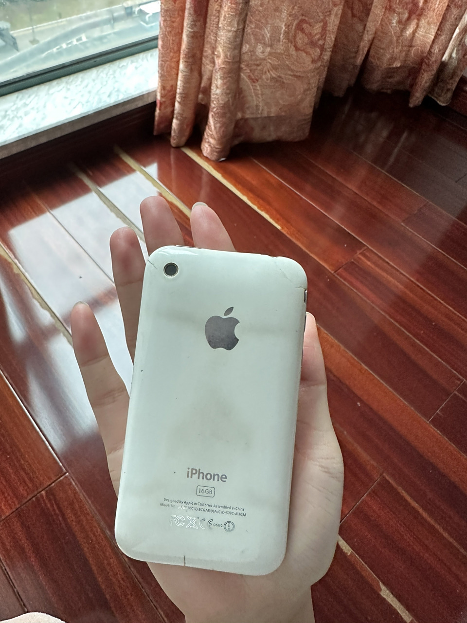 第一部智能机iphone3gs 翻到了小学用的iphone3gs,iphone4s,iphone5s.