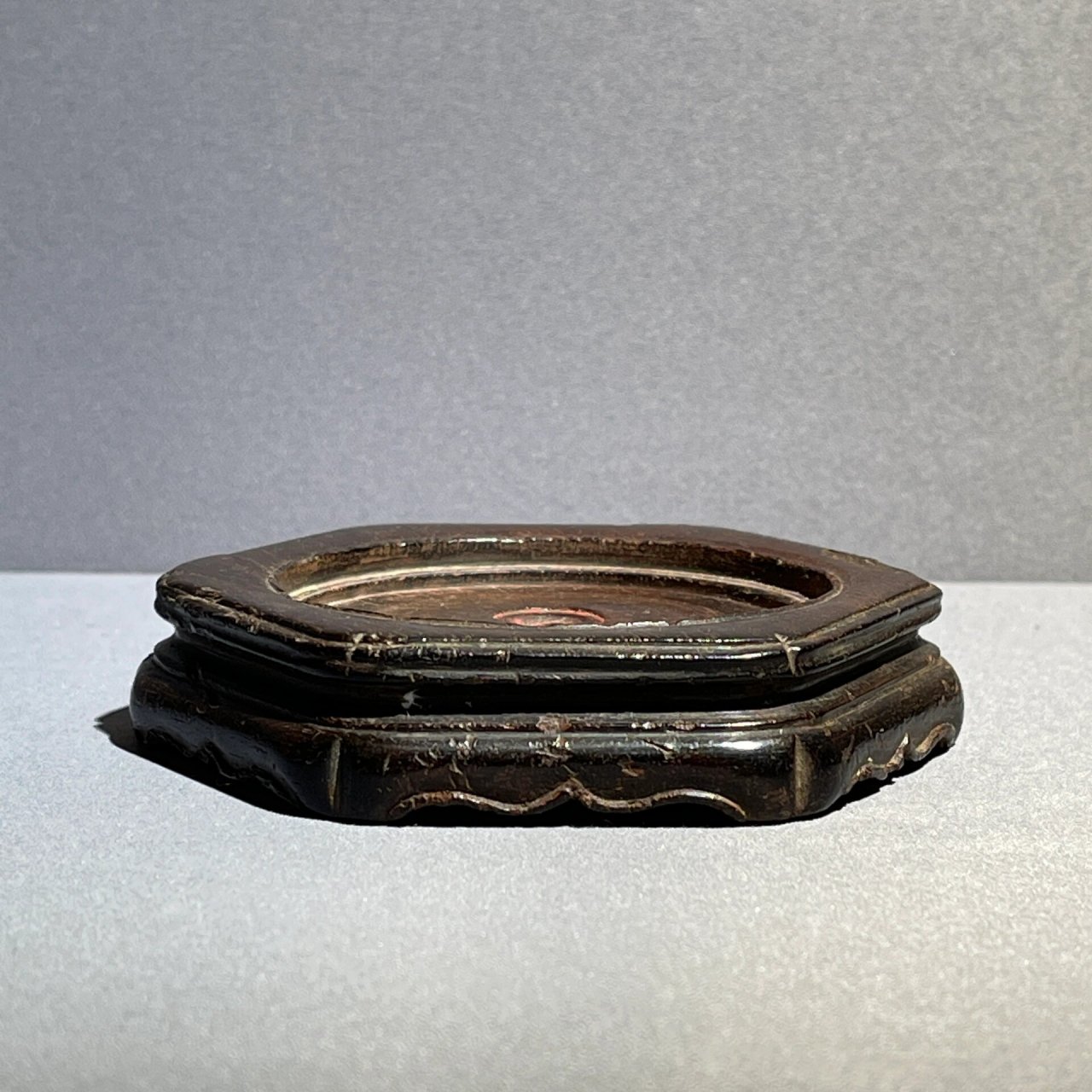 清早期 漂亮的紫檀底座 清早期 造型很漂亮的紫檀底座 紫檀为清代皇家