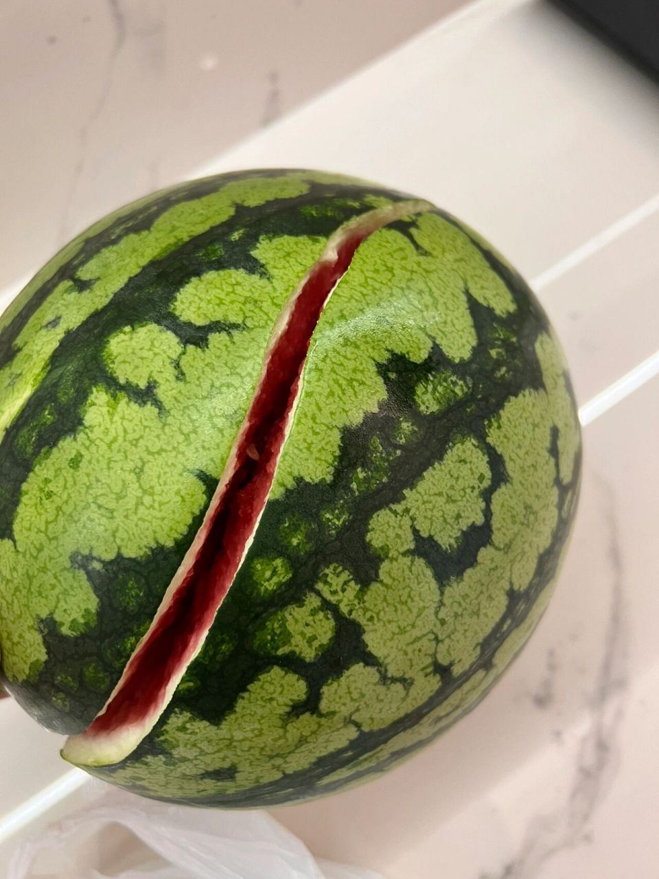 日常 | 爆炸西瓜 刀轻轻一碰忽然 就裂开了 传说中的梦中情瓜