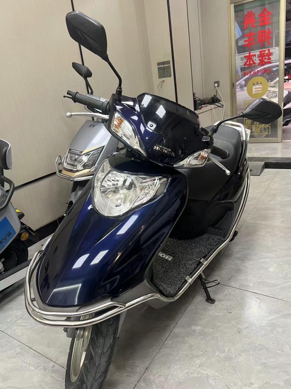 抵押到期高端五羊本田国四电喷喜悦110机,高配版前碟刹,蓝表,全铝合金