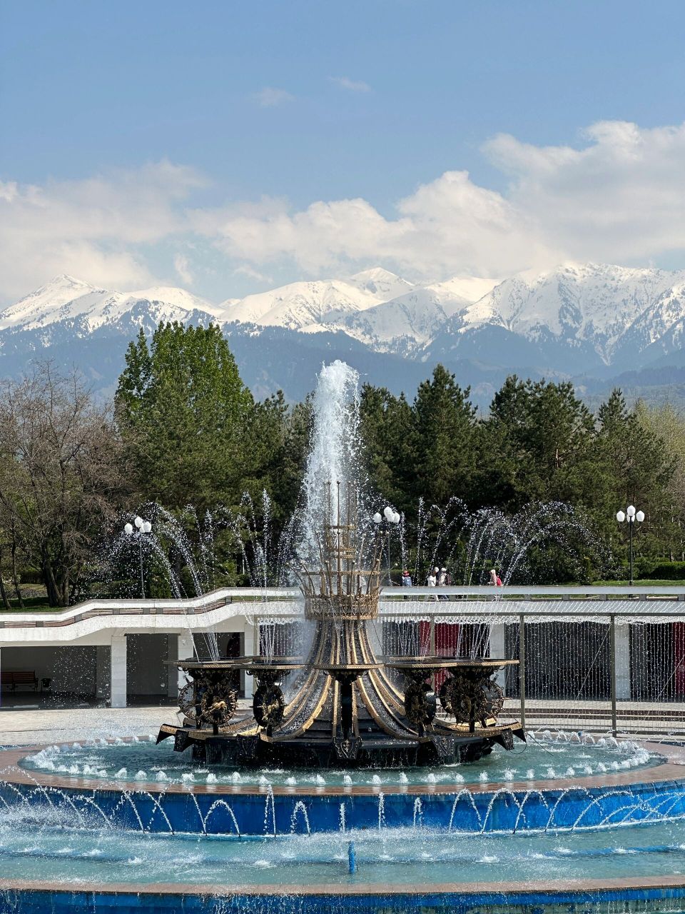 阿拉木图 总统公园 苹果之城容易被忽略的一个公园,但真的超级推荐!