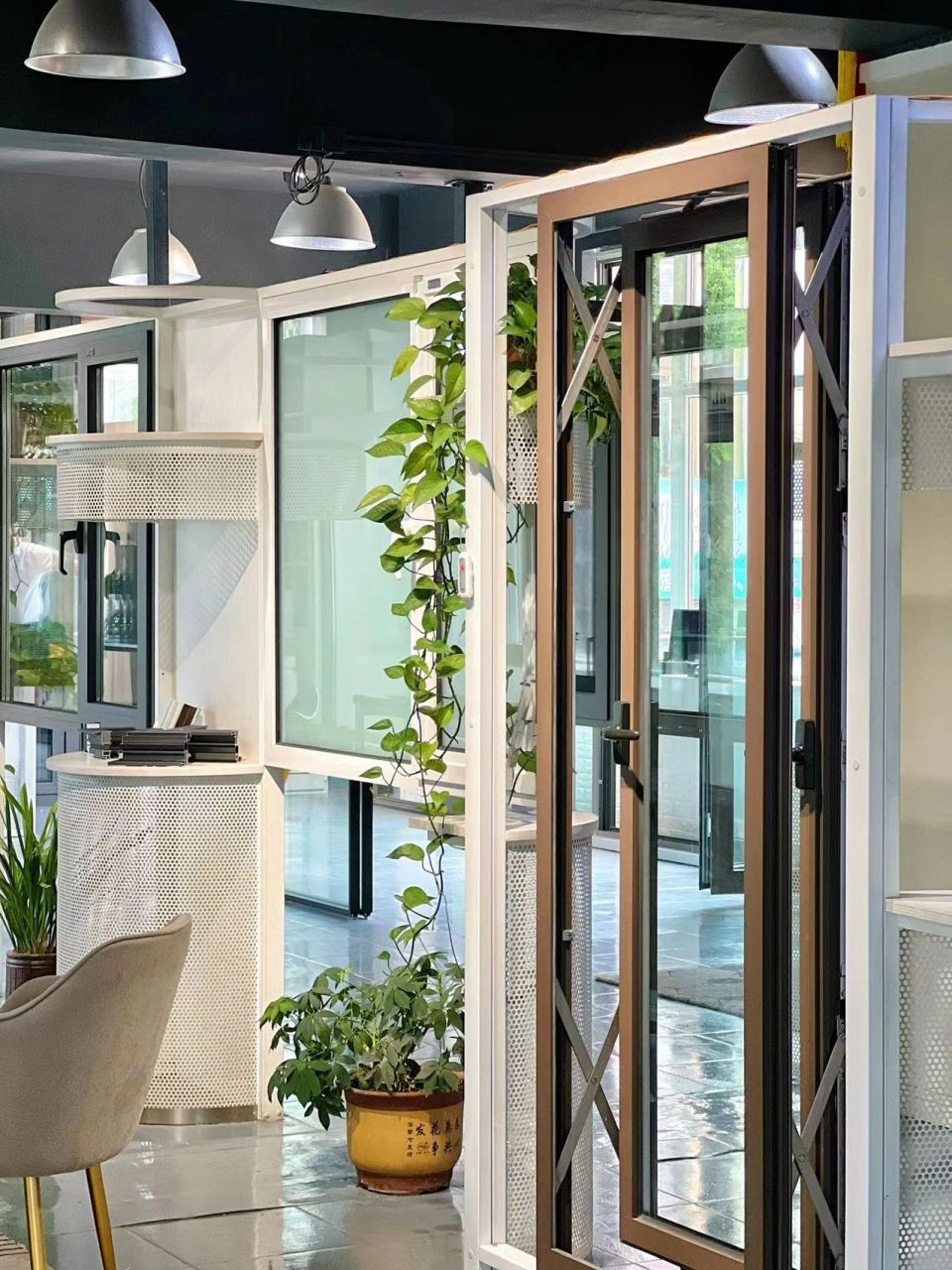 如图所示 这样的窗户你见过吗?