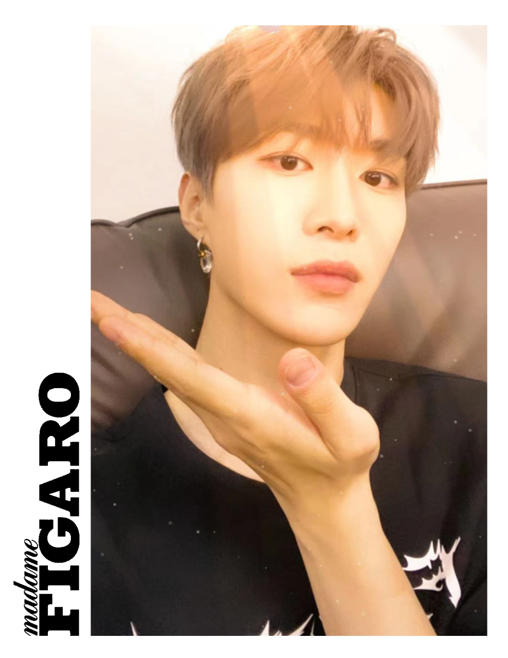 怼脸自拍最考验颜值,也随时可能变成一组大片,同时因为怼脸自拍是毫无