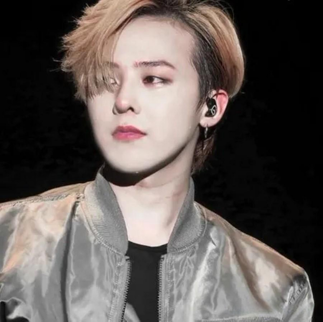 有网友表示权志龙这起案件怎么越来越魔幻了,感觉没有那么简单 韩国歌