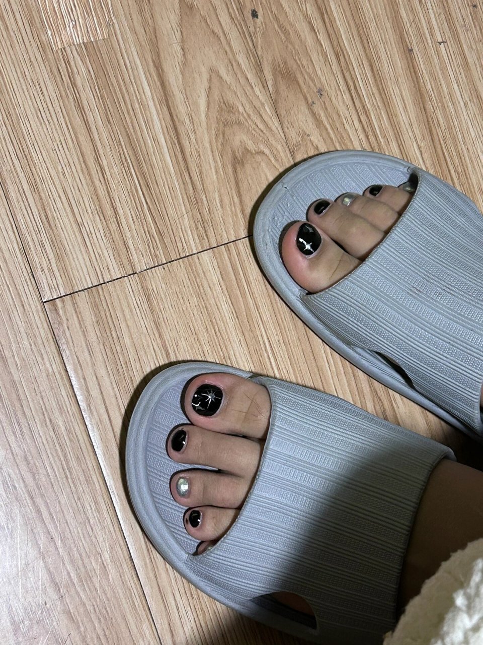 给男友做足部美甲 第一次给男朋友做脚 不知道做什么样式的 就随便搞