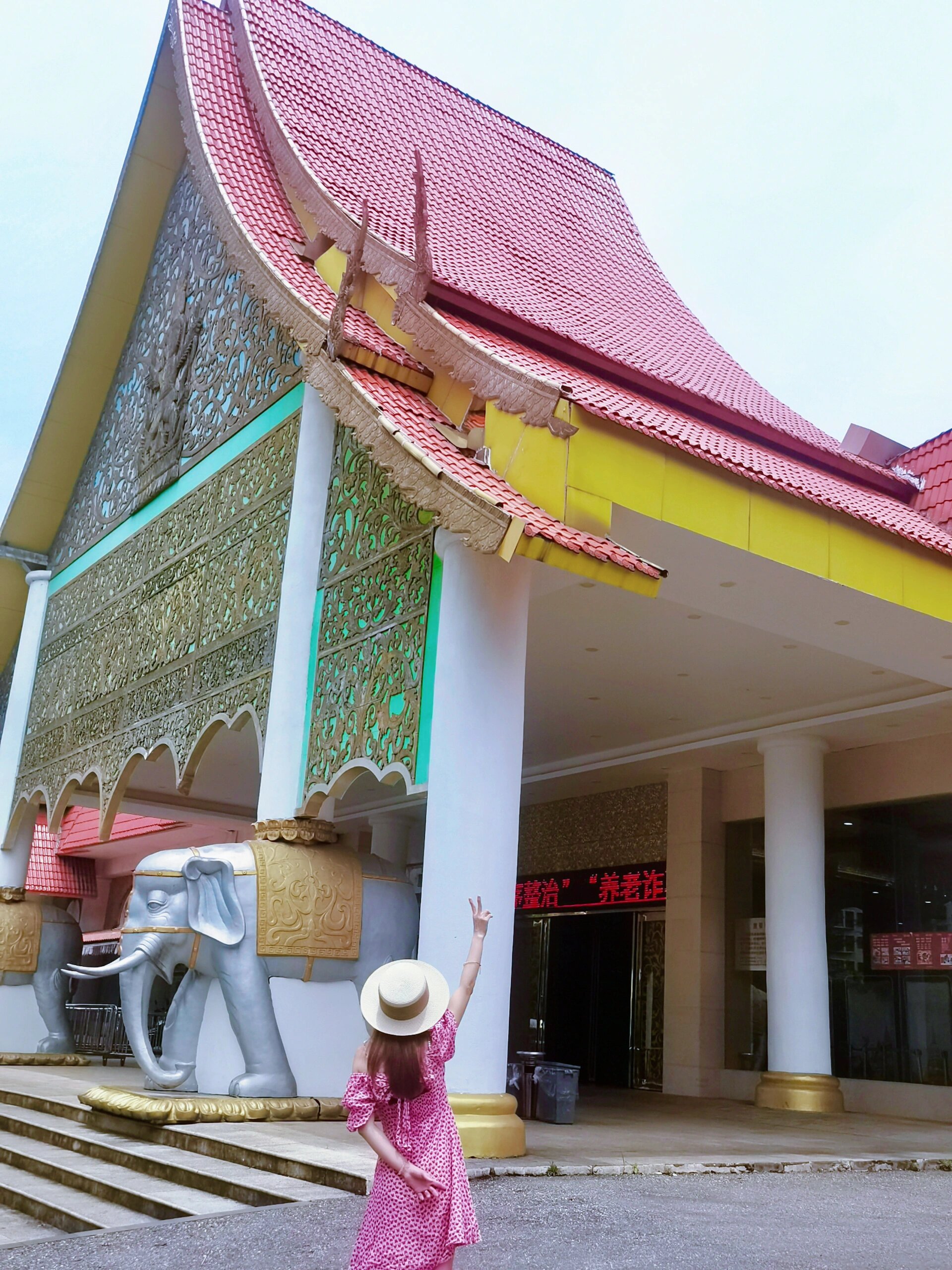 东盟泰国城～桂林拍照0元打卡 东盟泰国城,门前有两个白象98的,建筑