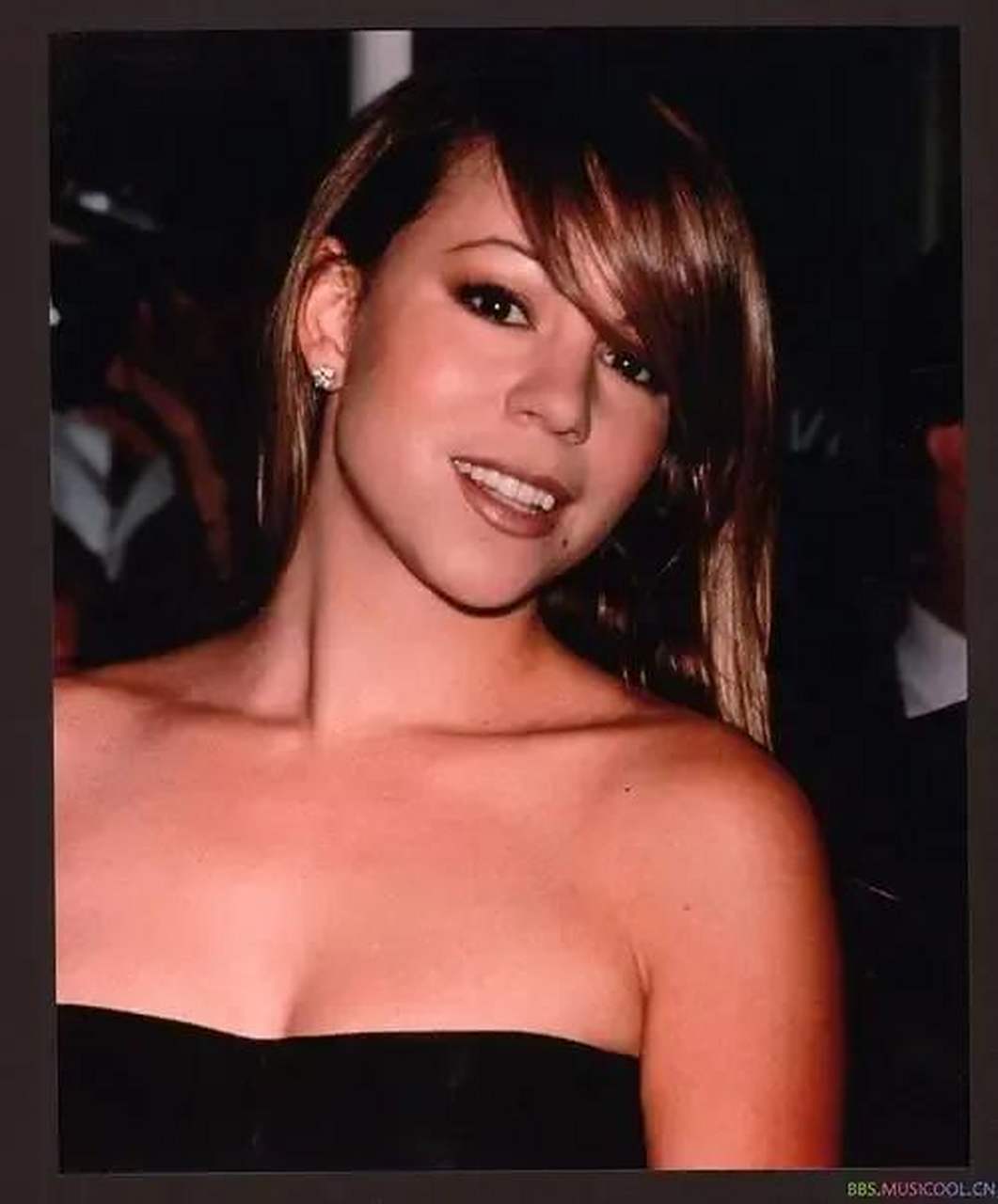 玛利亚·凯莉(mariah carey)是一位备受赞誉的歌手和创作人,她的唱