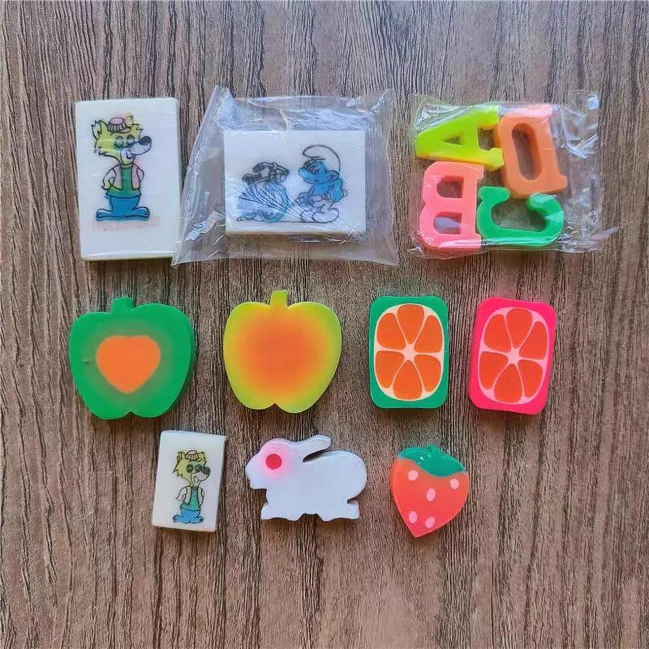 80后都用过的老式橡皮,颜色好看的橡皮擦不干净,擦的痕迹有点黑.白色