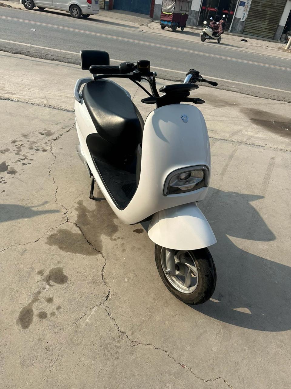 雅迪米露,60伏20安电池,电池还在三包.