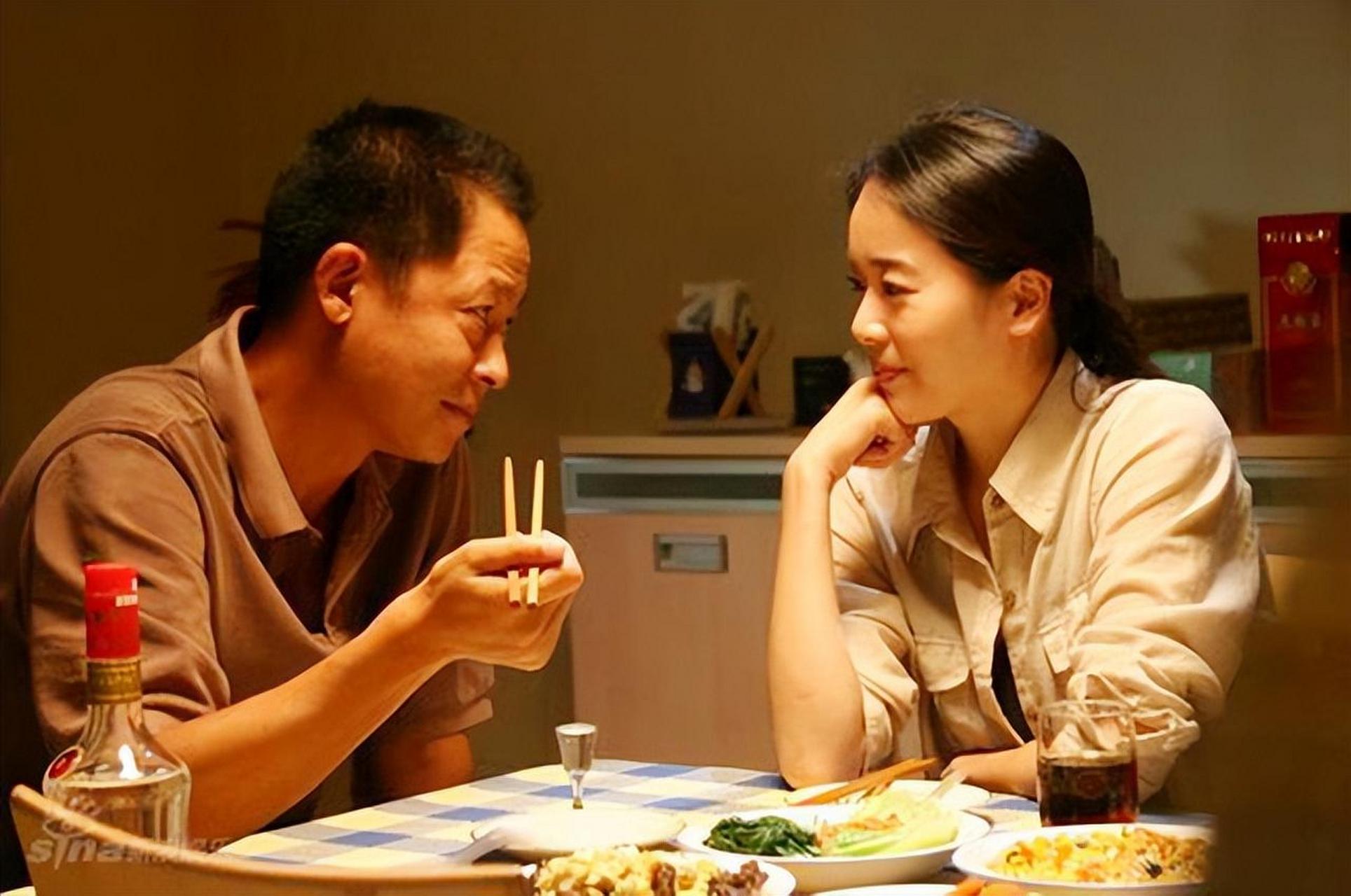 电视剧《天道》中有一场令人争议的场景:"天国的女儿"芮小丹把丁元英