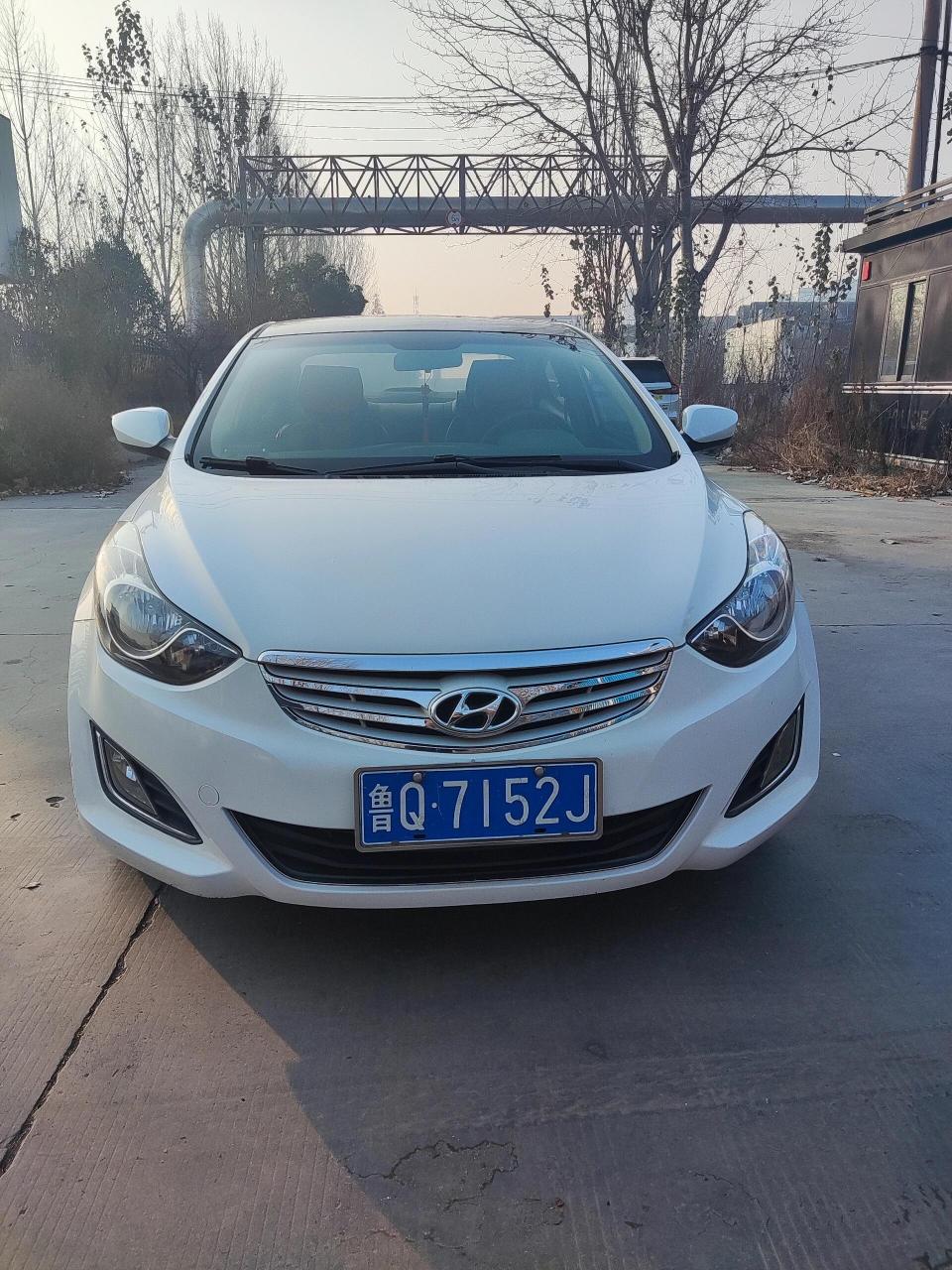 最实用家庭代步车现代朗动 今天开着同事的朗动去给客户送资料,所以和