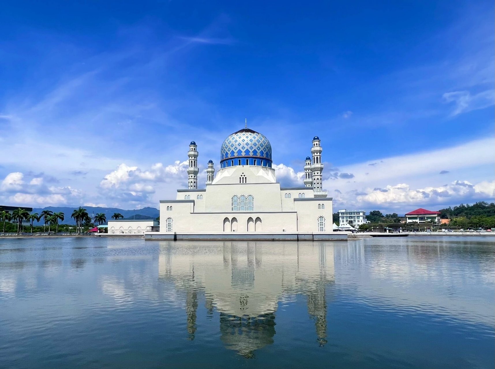 马来西亚沙巴亚庇-水上清真寺 沙巴大学 来到亚庇,一定要打卡2个非常