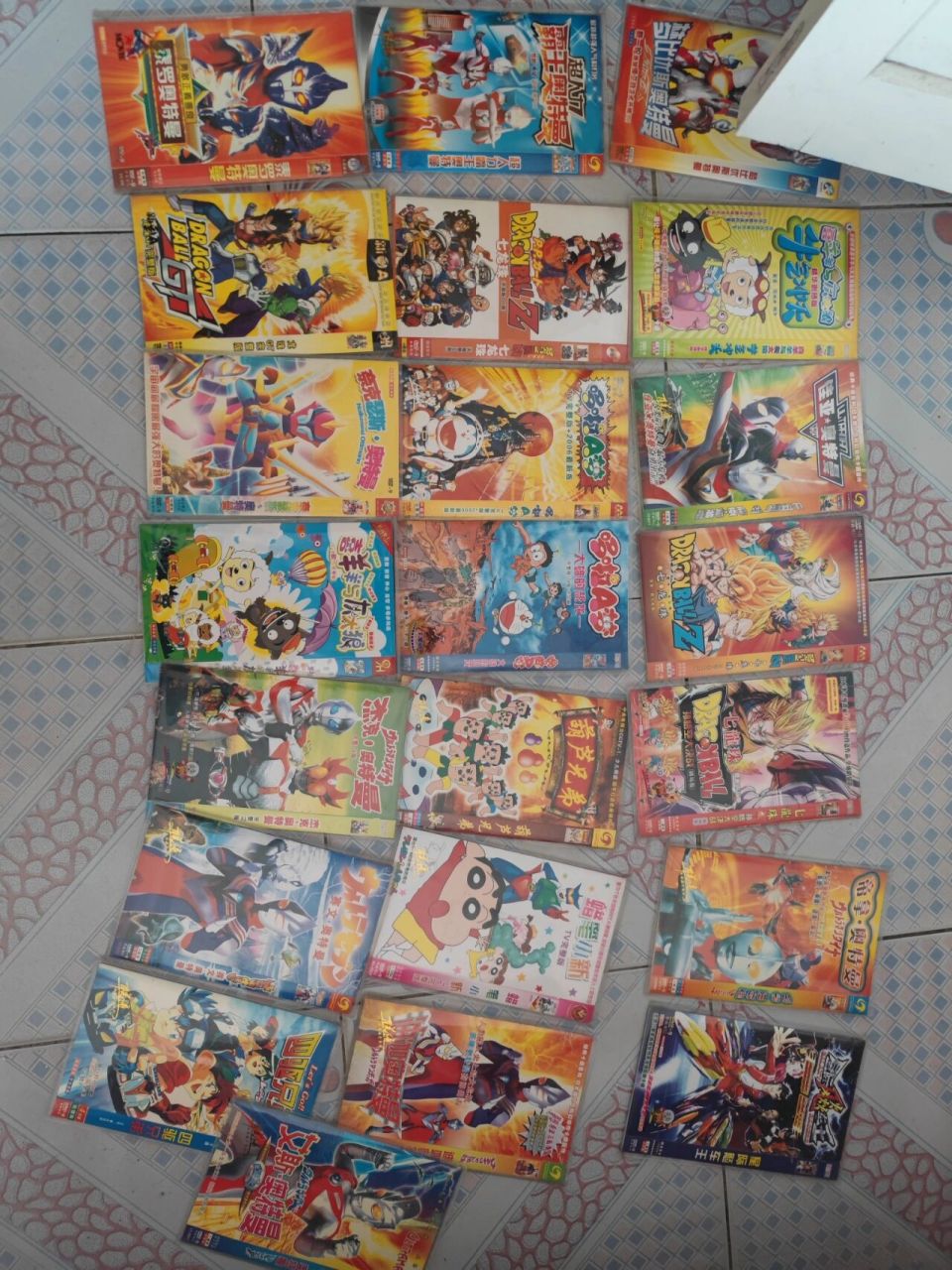 童年的dvd碟片,各种动漫奥特曼都有～ dvd基本全新的没看过的,小时候