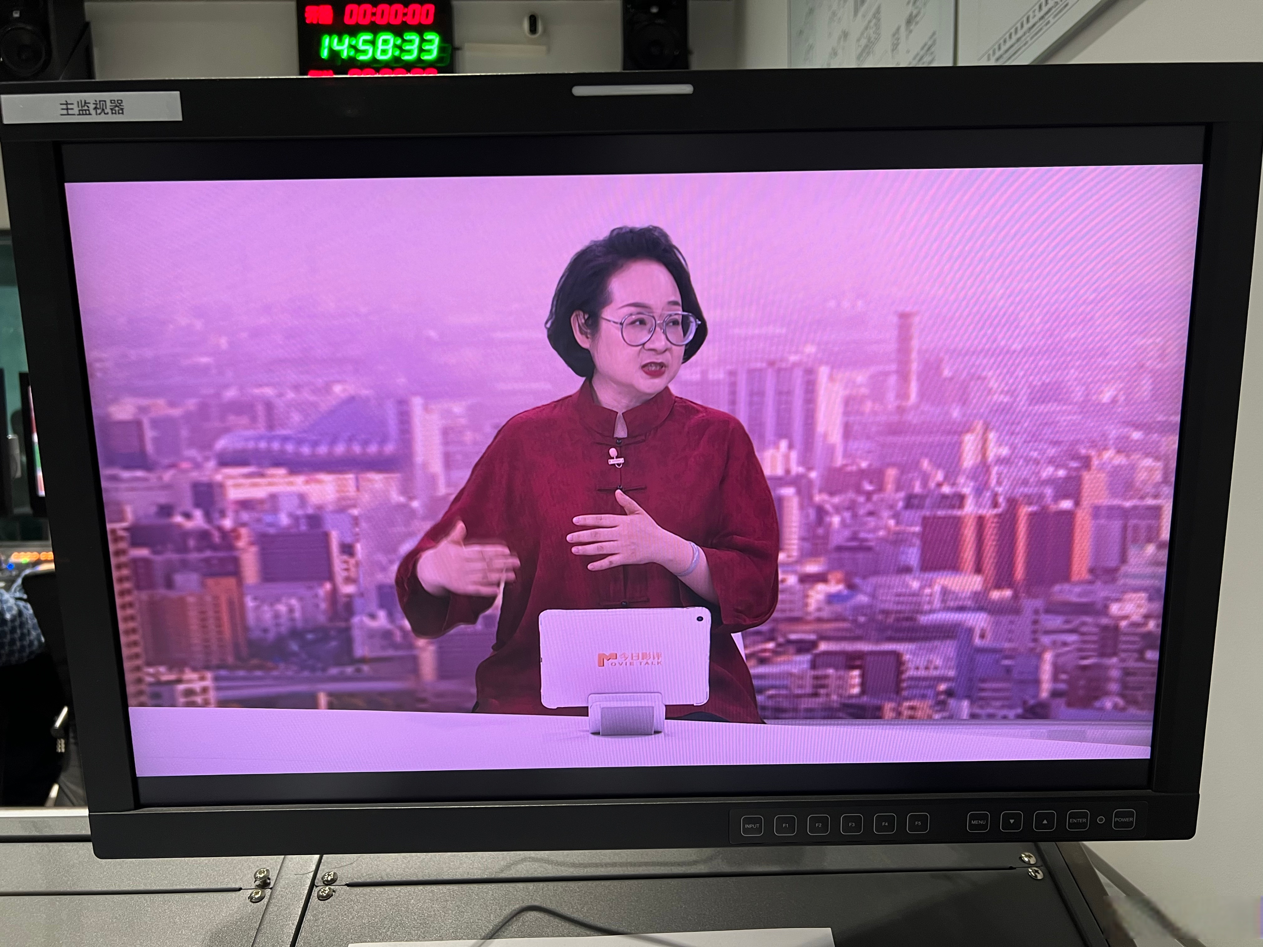 不涉及黄轩和柳岩的演技,能把影评节目做成了新闻调查或者心理访谈,六