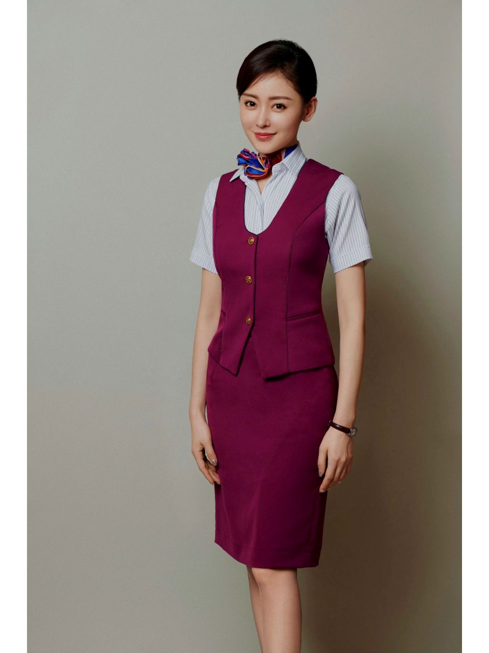 她空姐造型好惊艳呀,简直可以当模板用 张天爱空姐打扮好好看哦