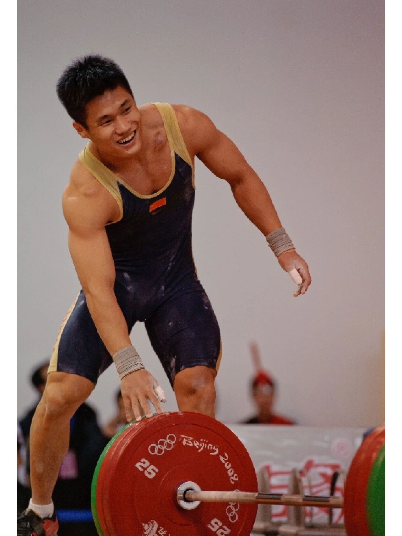 作为举重届神一般的存在,吕小军在国外已经火得一