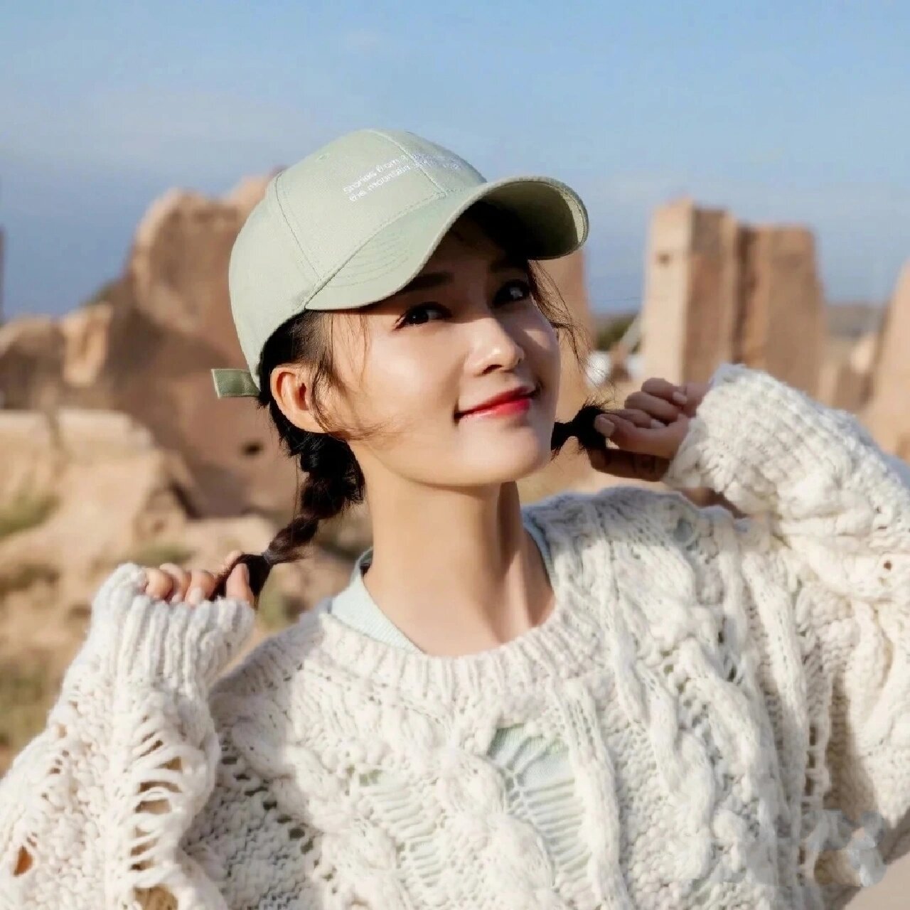 78李沁 头像分享78 李沁笑起来也太好看了吧!