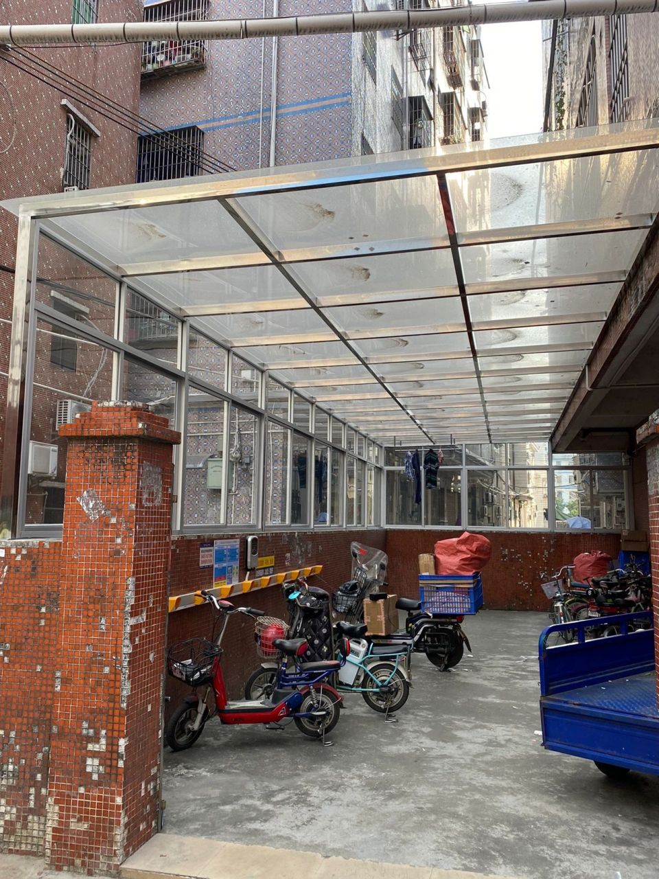 耐力板雨棚300元起一平方包安装