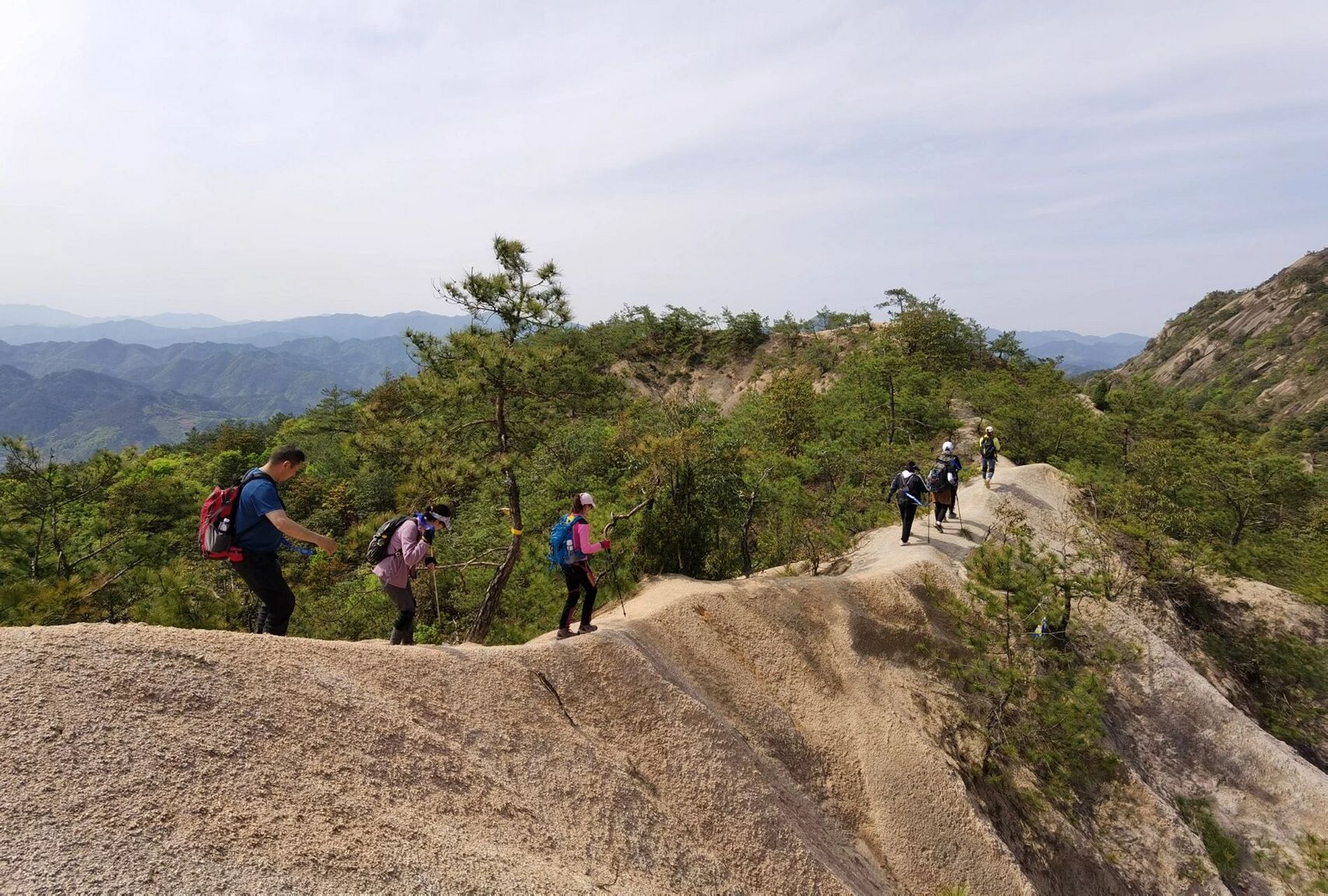 龙须山,行走在山脊沙漠#每周一山 龙须山位于安徽宣城市绩溪县登源河