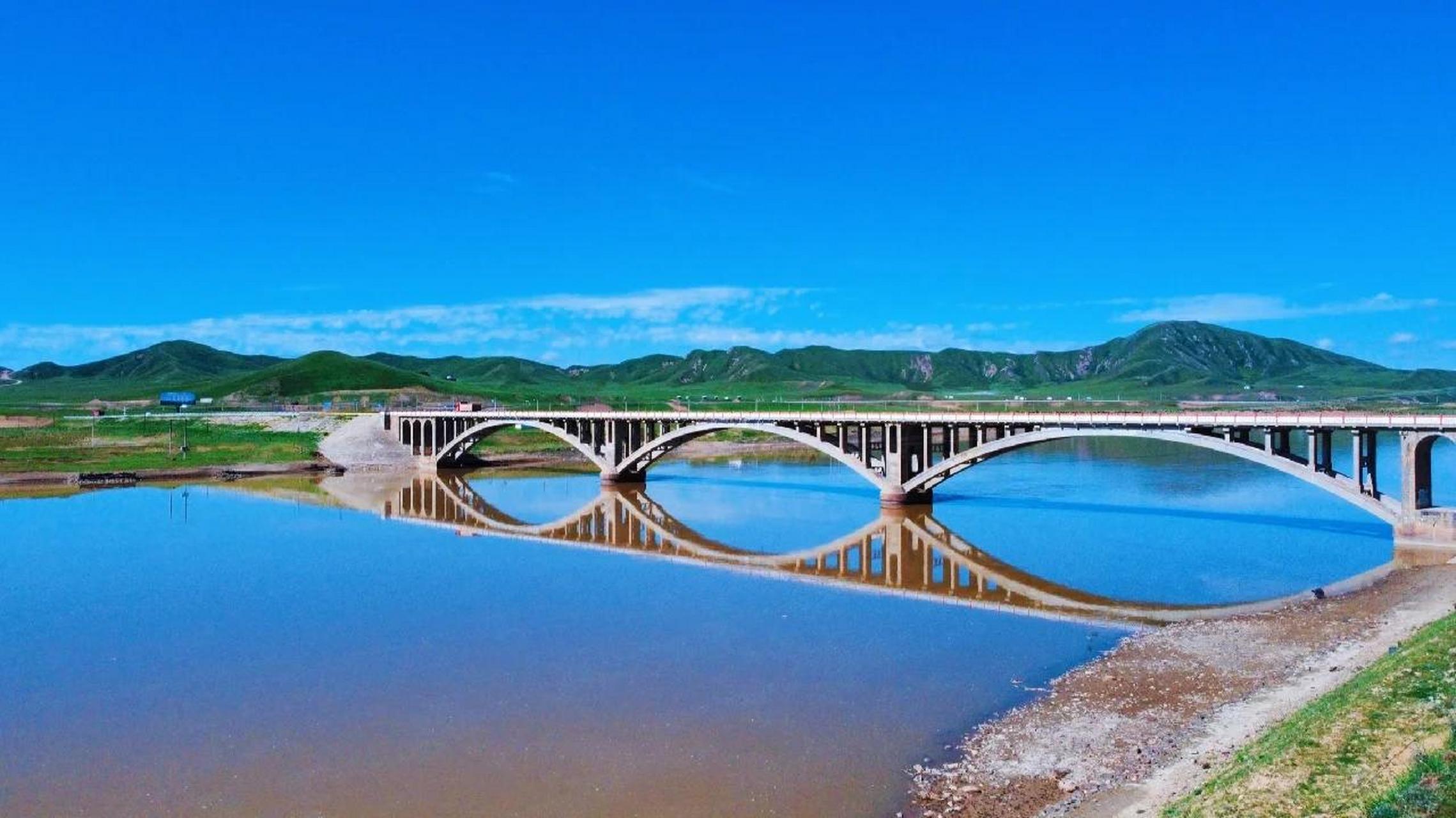 位置:导航搜玛曲天下黄河第一湾旅游风景区,郎木寺镇过来一个半小时