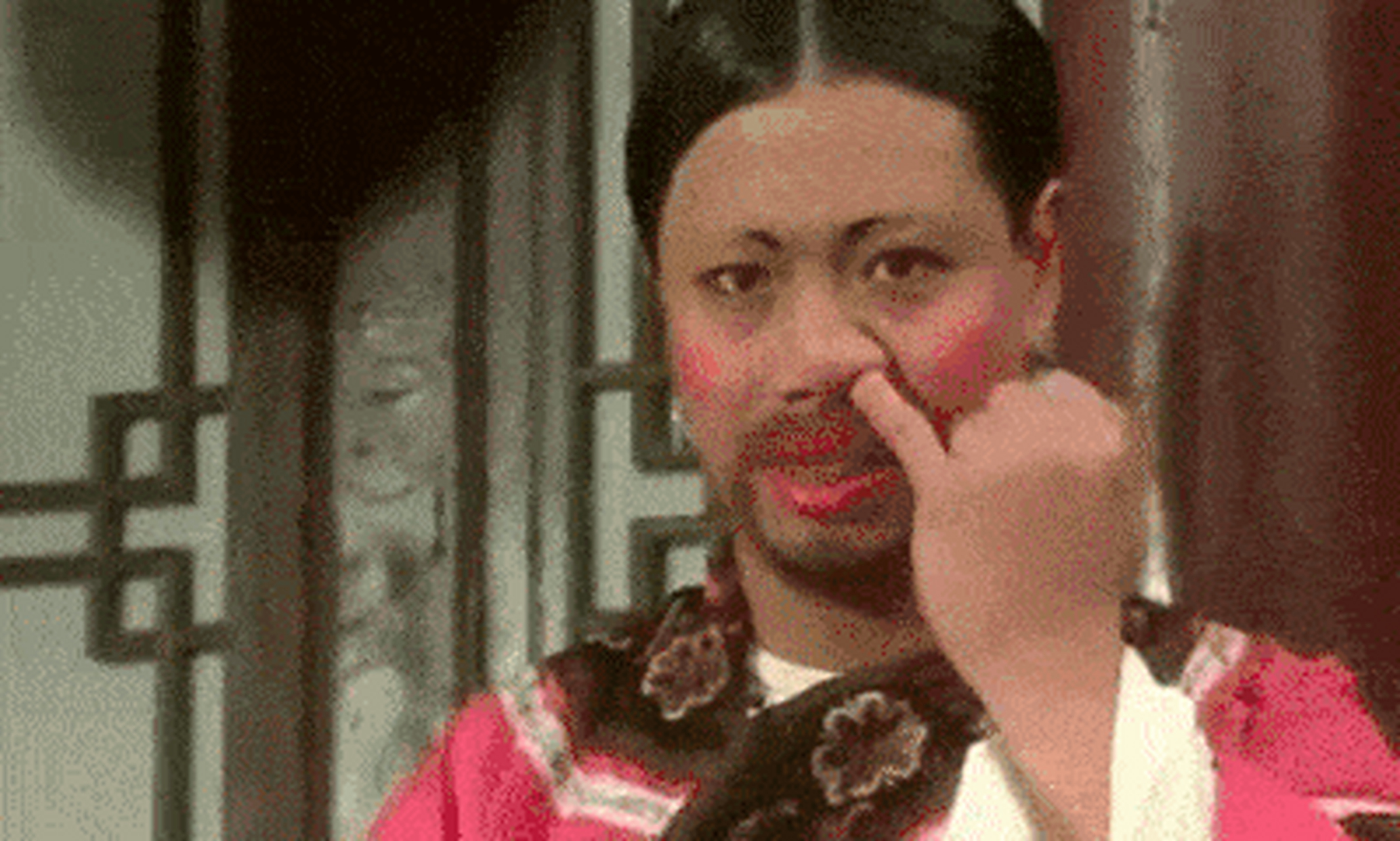 抠鼻子是爽,但一直抠就不好了,反而还有坏处:76鼻黏膜比较脆弱,容易