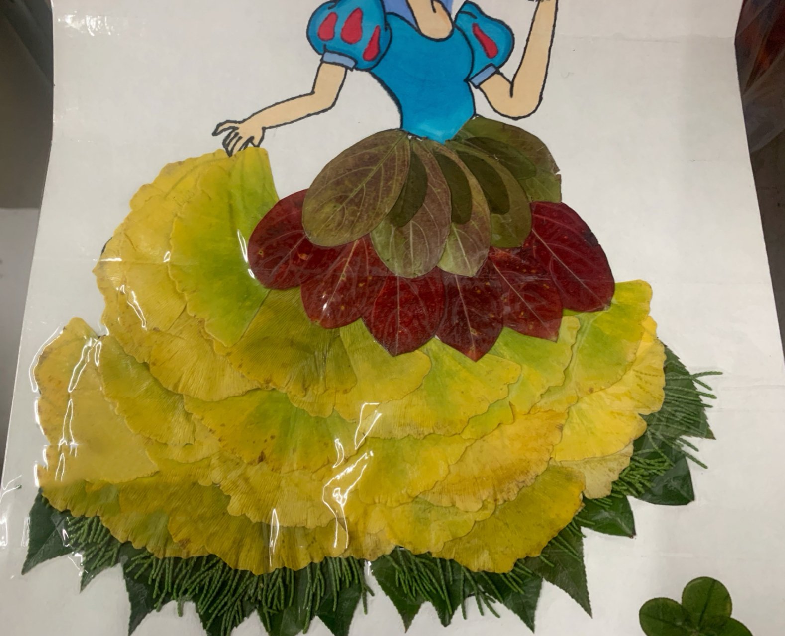 手工作业 树叶贴纸 树叶贴画 白雪公主 这个作品大概整了一下午,画完