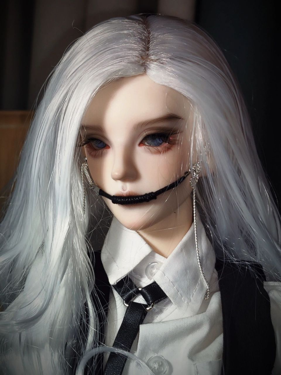 禁欲系配饰,"止咬器"      分别给两位模特试戴这位有没有更成熟一些