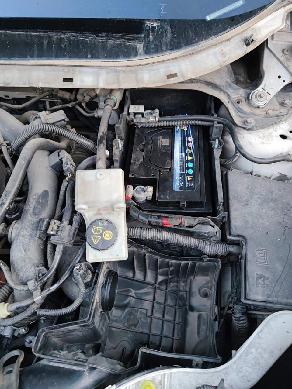 福特翼虎更换电瓶