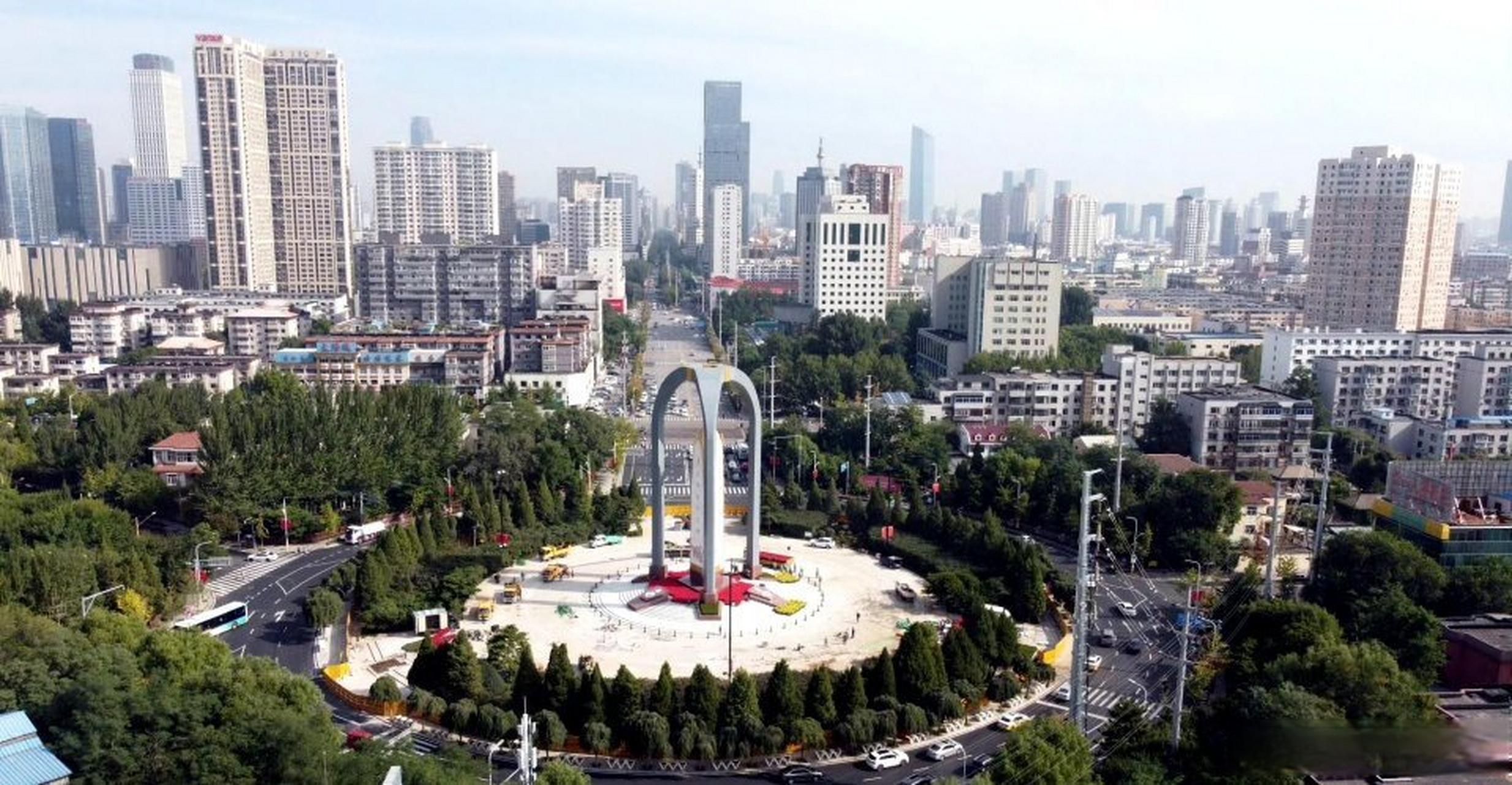 在辽宁省沈阳市和平区和平大街与新华路,广场的总面积为18521平方米