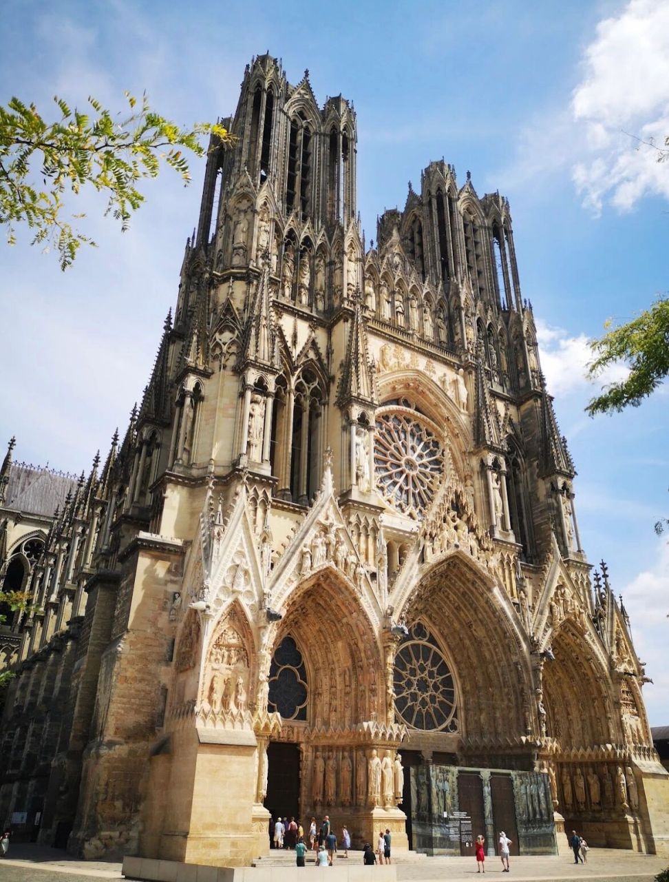 法国小镇～兰斯 13世纪的哥特式大教堂-兰斯大教堂 虽然巴黎圣母院