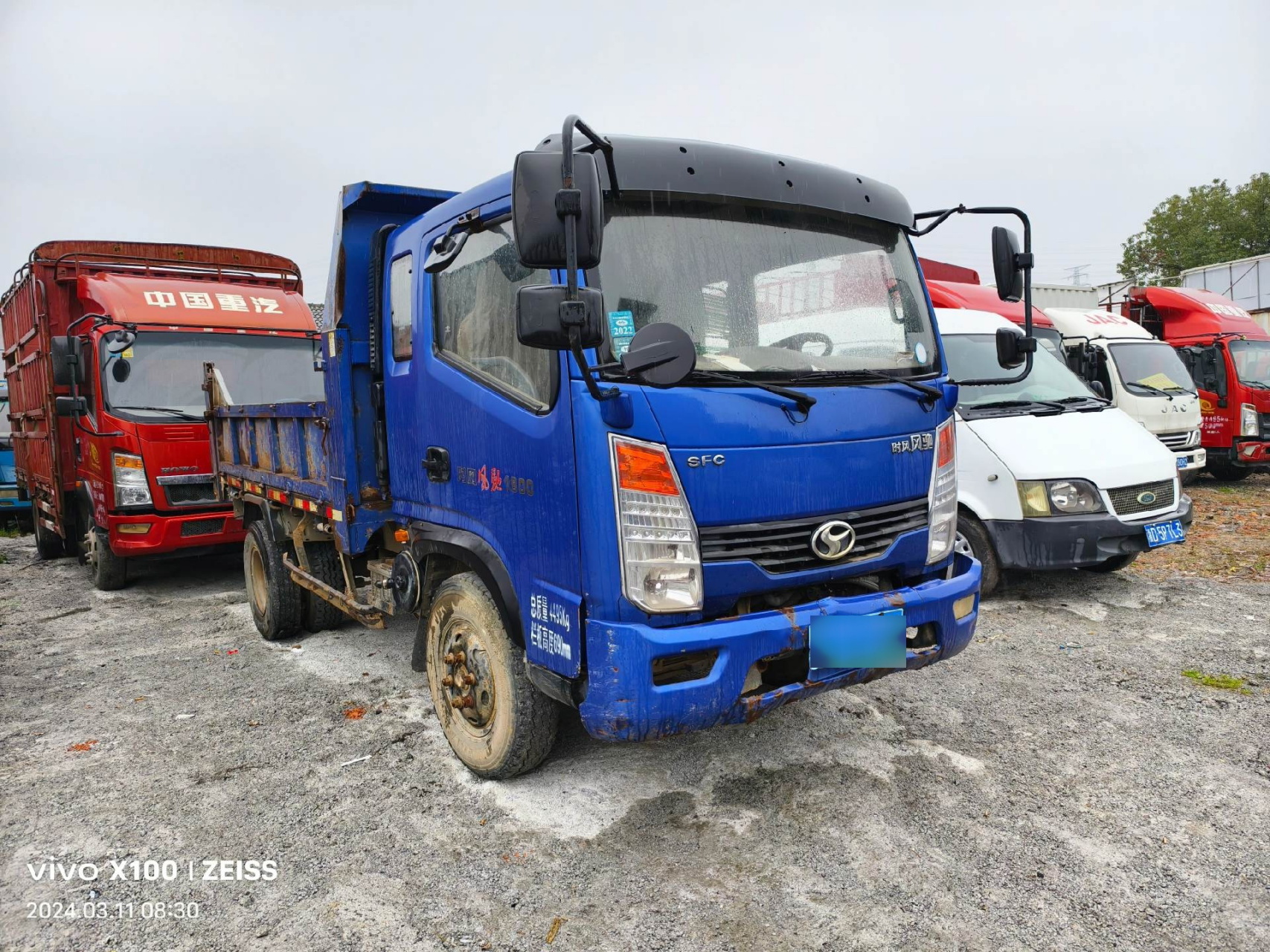 新到国5时风风驰1800自卸车,17/9月上牌的,长3.4米带卧,净宽1.