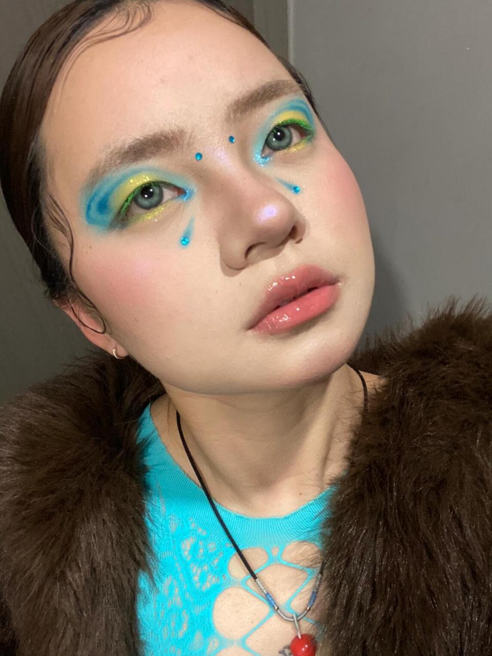 蓝色眼影# #化妆# #彩色眼影# #妆容分享# #今日妆容# #撸个妆# #日常