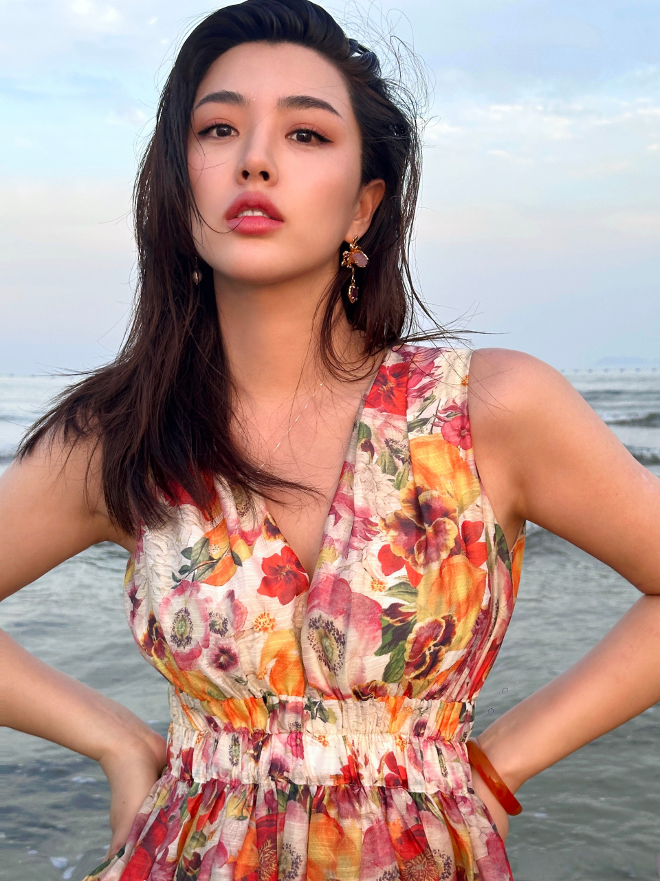 98大海成全了夏天一半的快乐～#余薇薇##青岛