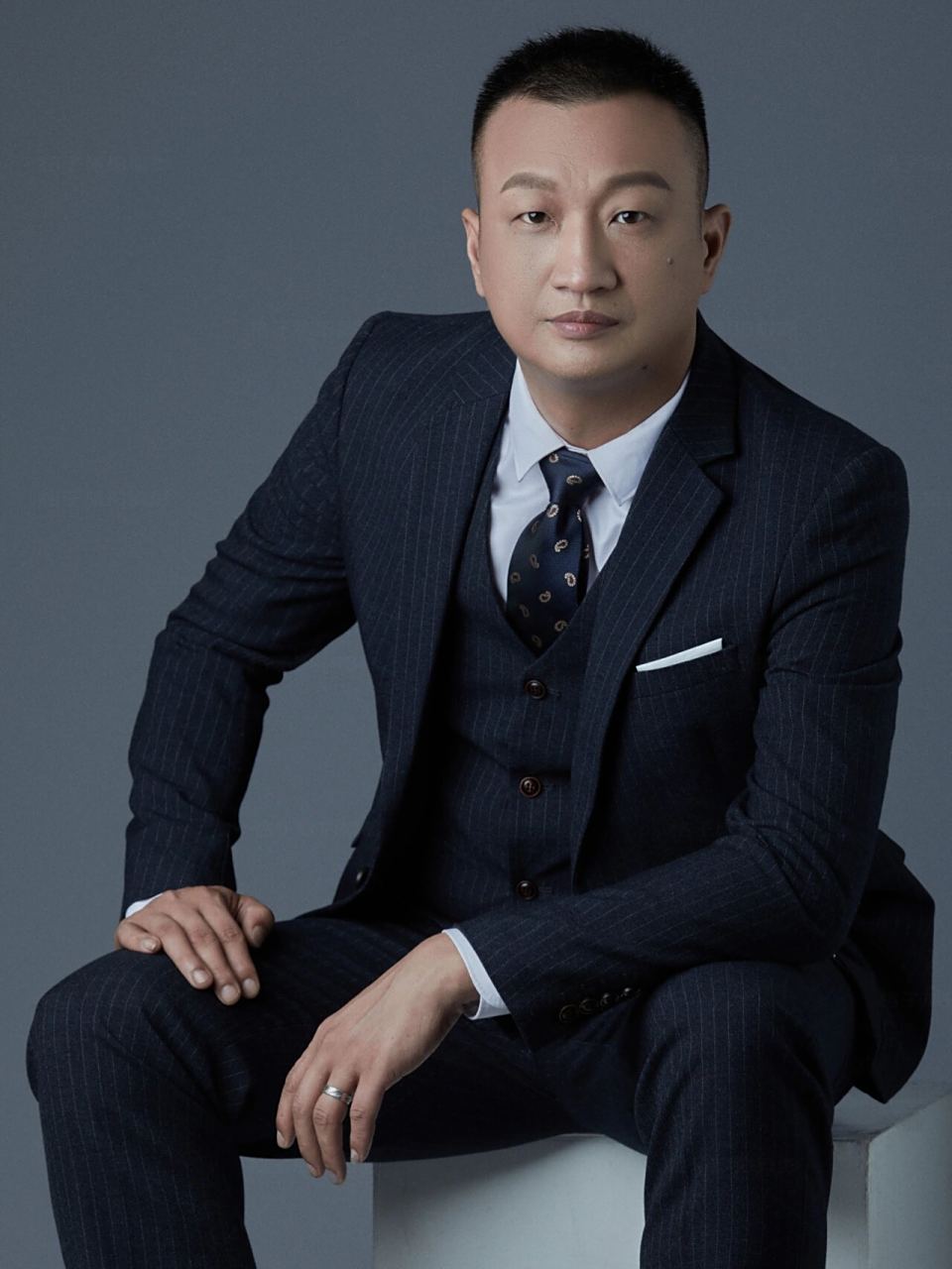 成功人士正式的场合形象照 一身帅气黑色西装07 神秘又正气 你值得