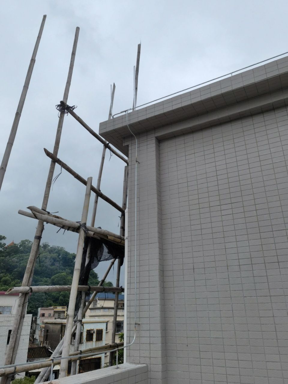自建房之避雷针 真是长见识了,原来避雷针这样装,我以为在楼顶竖根针