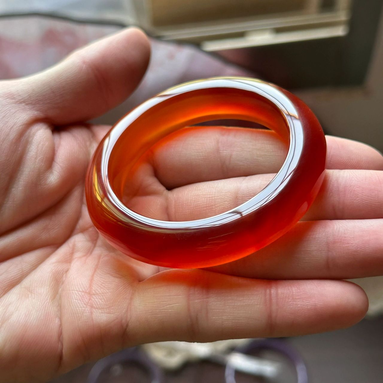 江料北红玛瑙手镯正圈51.5圈口 渐变色江料红玛瑙手镯 圈口51.5宽度13