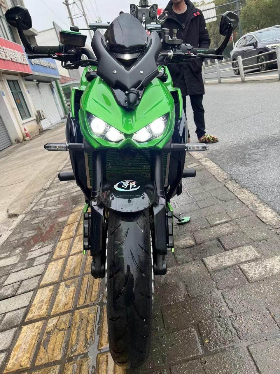 15年高配带abs大贸川崎z1000  保险手续齐全 随时过户 改件多多,两条