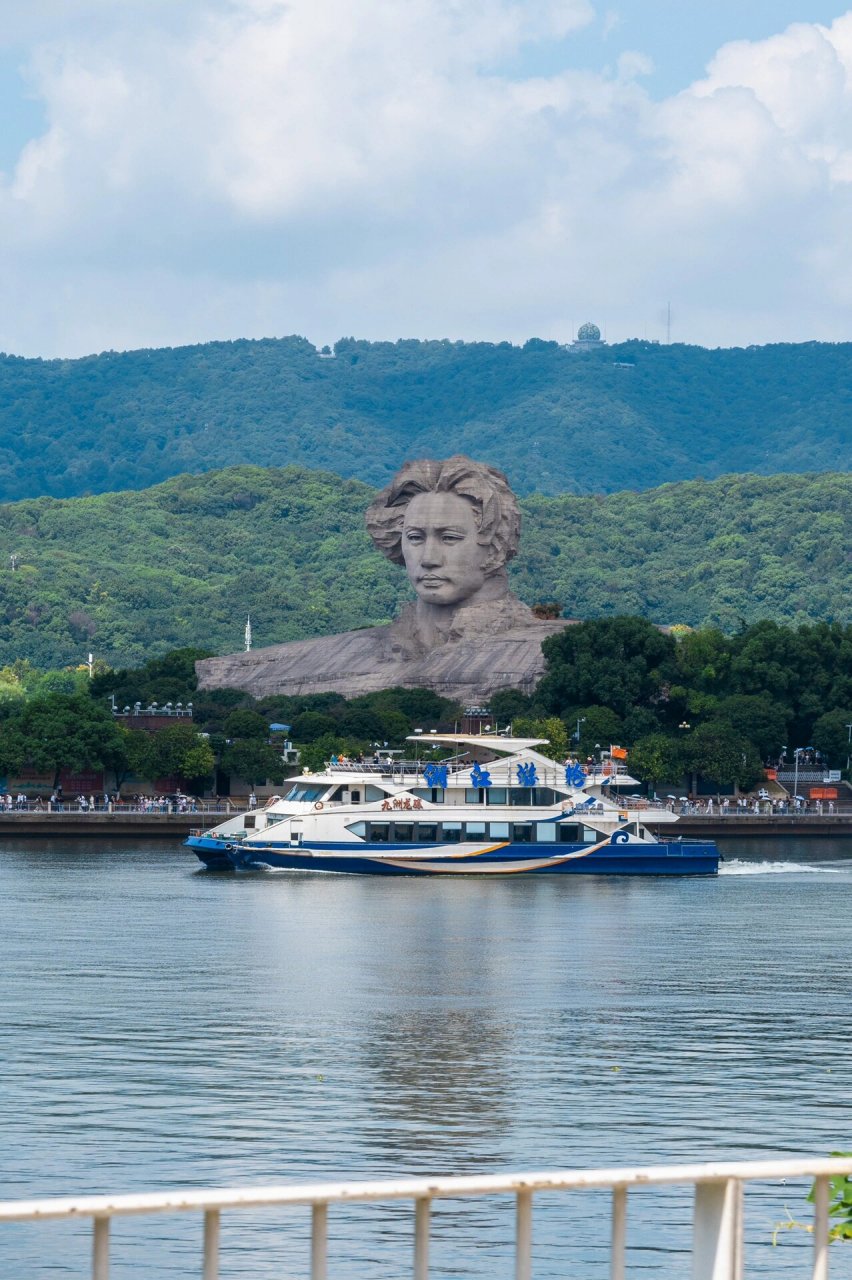 8215行程:长沙橘子洲头打卡 9015地址:乘地铁4号线7915