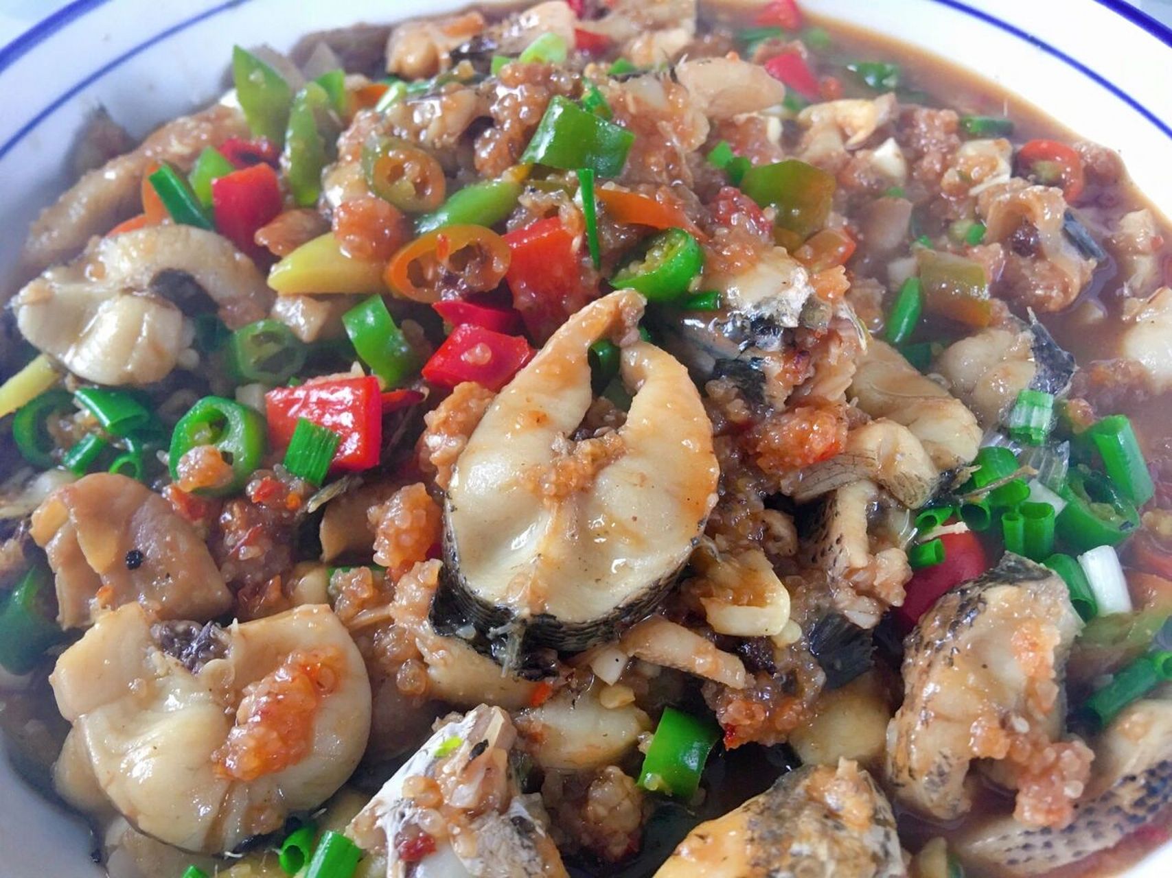 晓娟厨房 湖北家常菜——炸胡椒烧小财鱼,西红柿炒鸡蛋,西芹百合