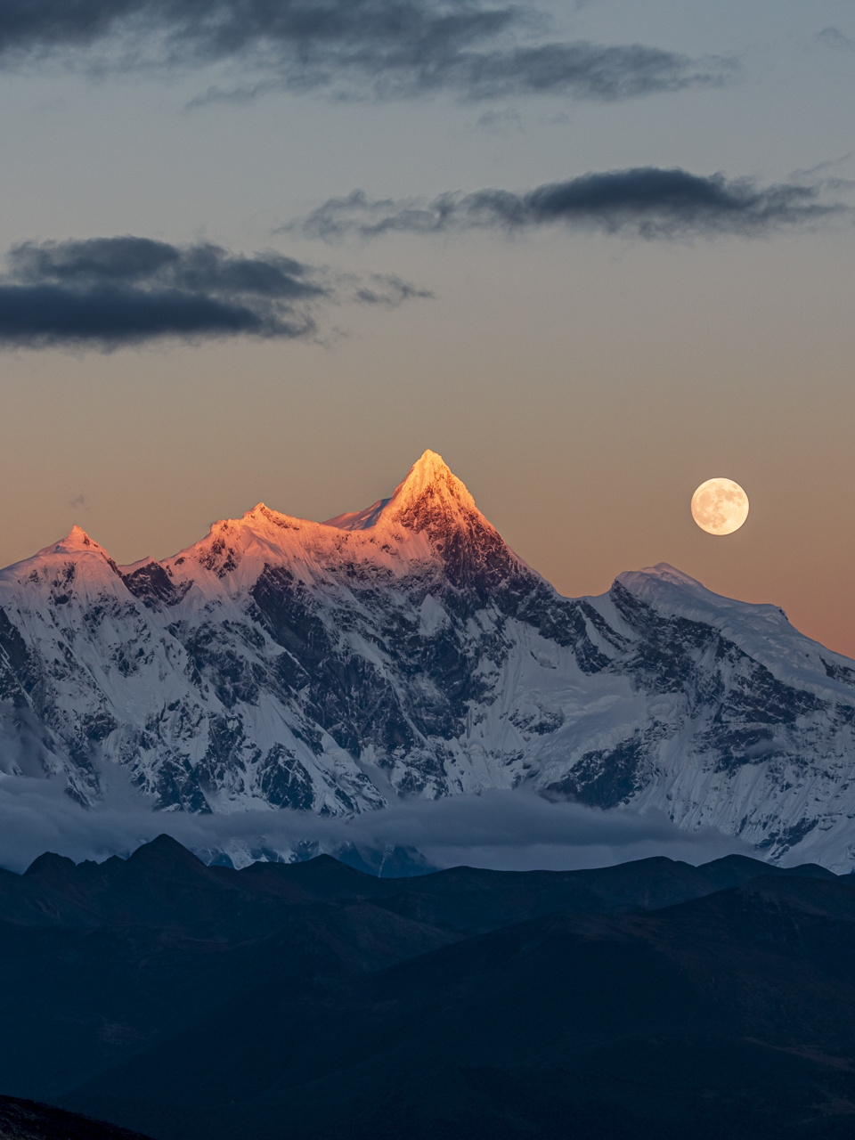 兴奋的眼泪横飞跪着拍完的南迦巴瓦日月同辉 在距离南迦巴瓦39公里的