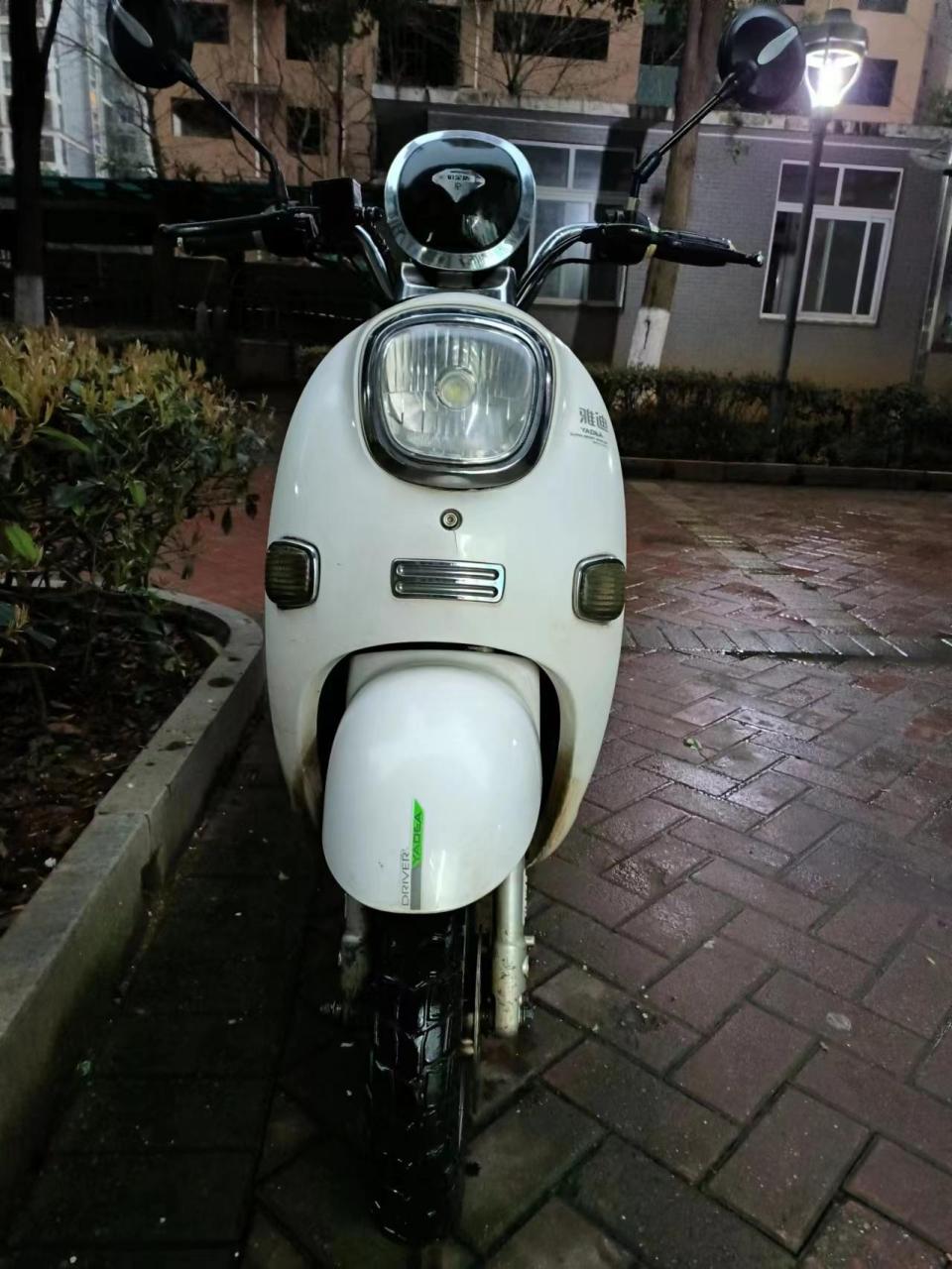 1300转一台雅迪电动车,雅迪tdr电动车,用了一年多,成色还很好,手续