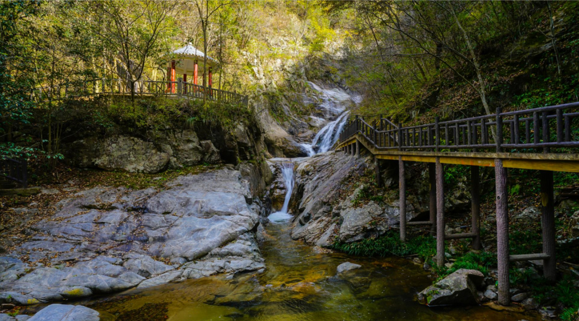 到英山去过20℃的夏天啦】湖北黄冈,英山桃花冲旅游度假区入选2024