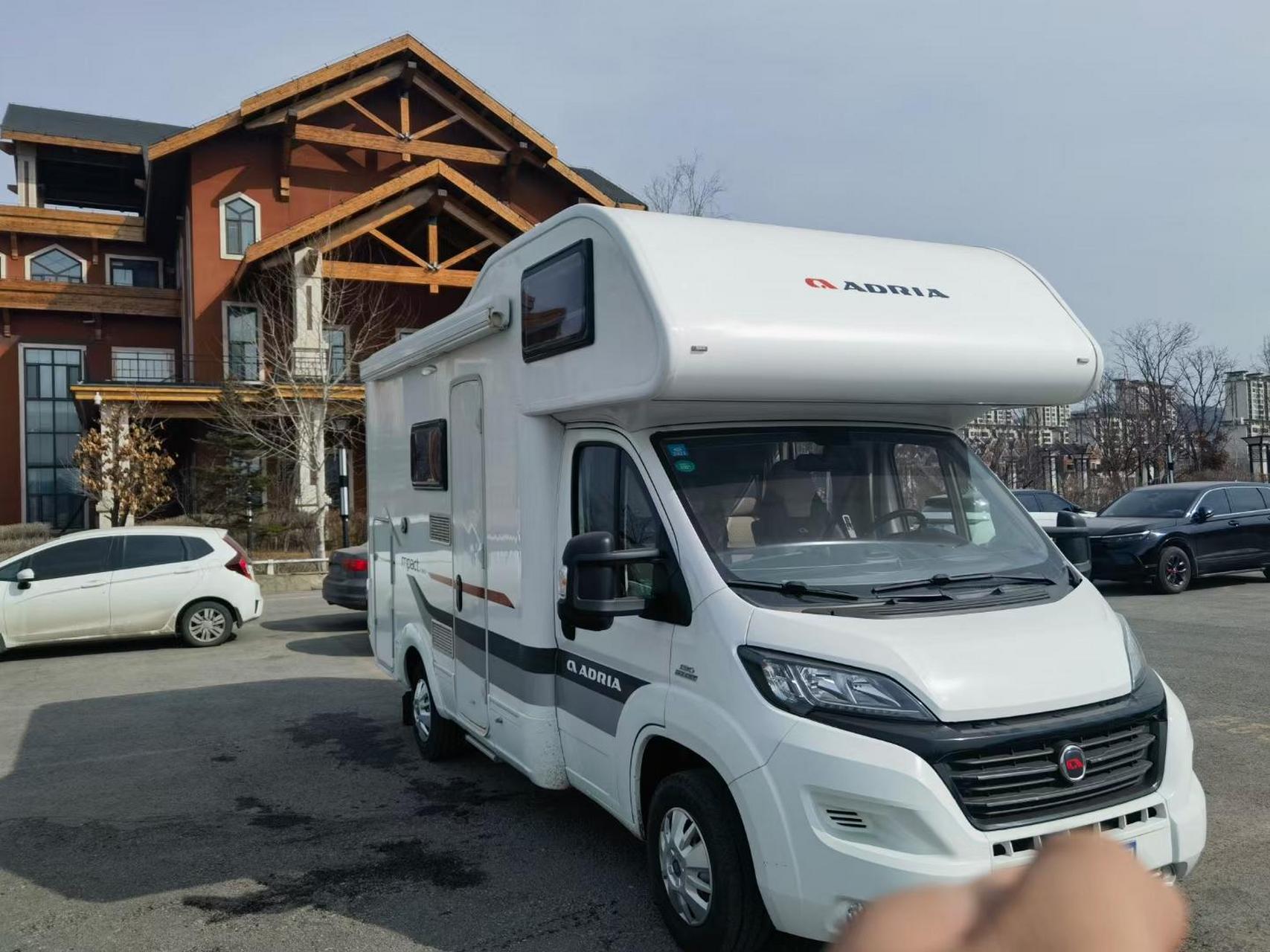 新到17年12月底上牌,阿迪雅自行房车,整车原装进口新车落地100多万