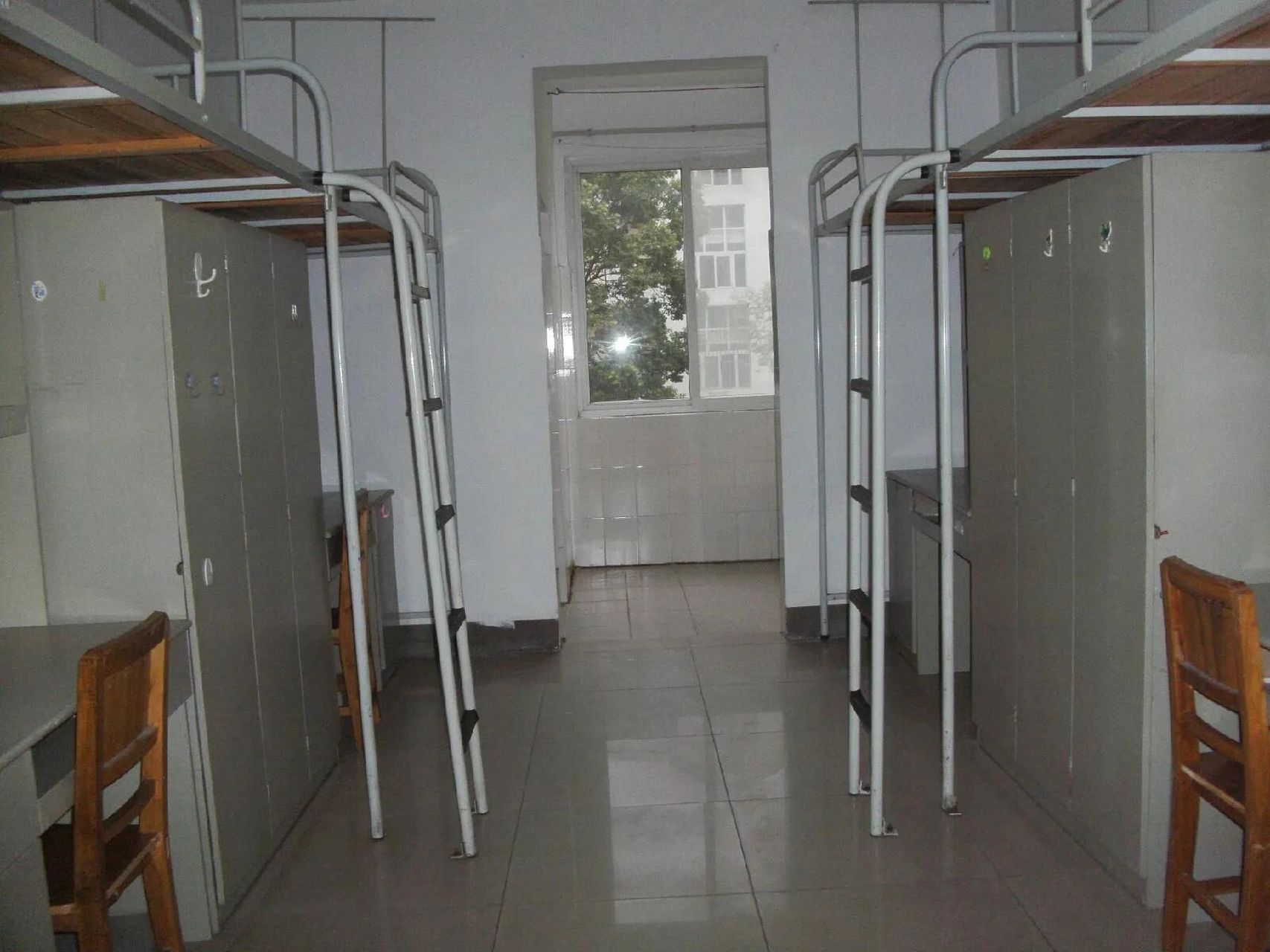 中国地质大学宿舍分享 今天给大家分享一下学院的宿舍环境,同时欢迎各