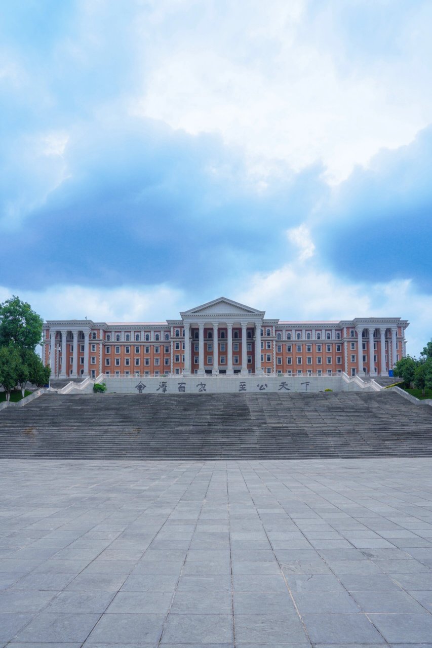 云南大学呈贡校区长青林 导航云南大学北门,地铁的话到大学城南站下来