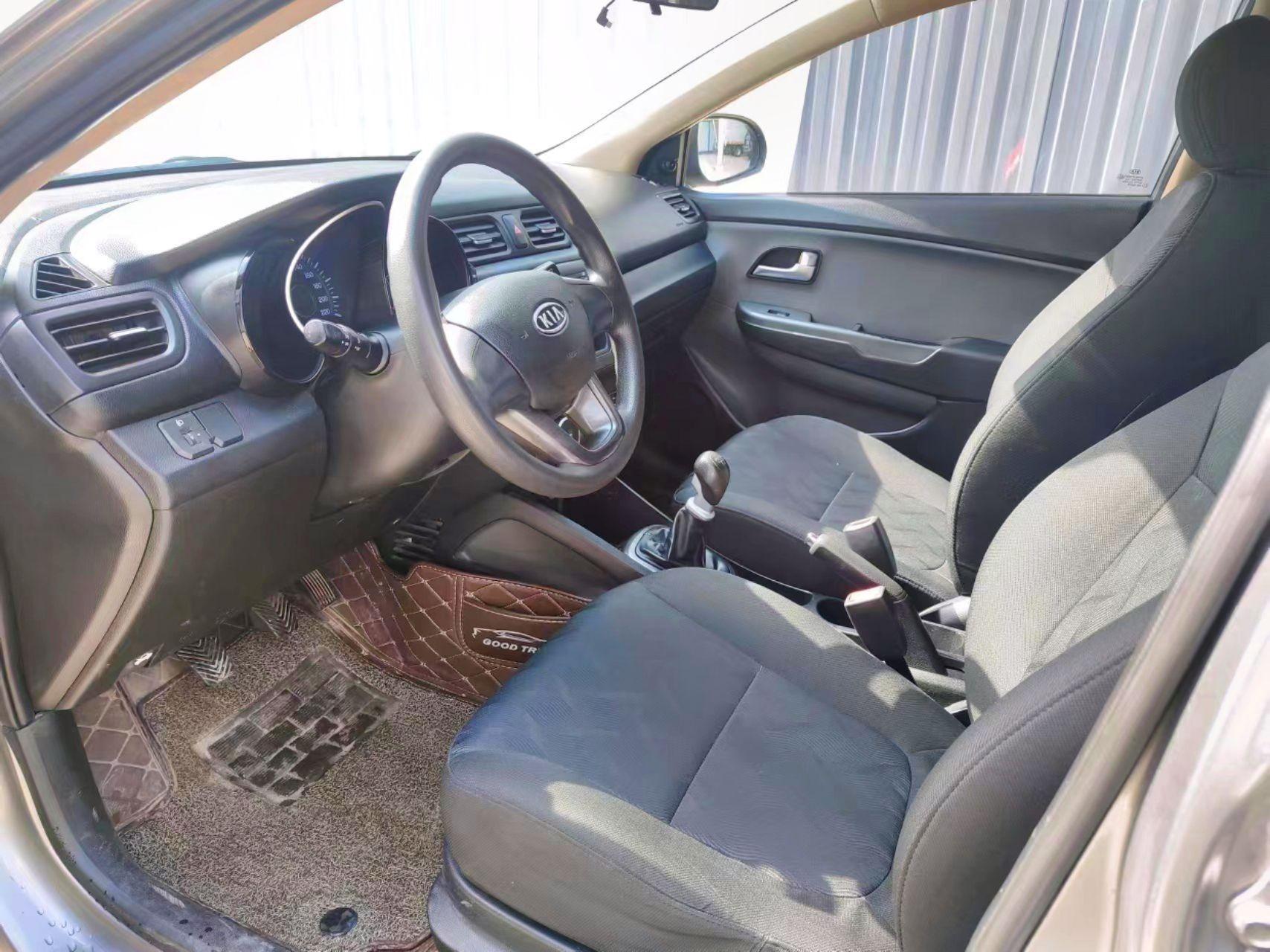 12款起亚k2,1.4手动三箱版,一手车,不到10万公里,车况精品,质优价廉