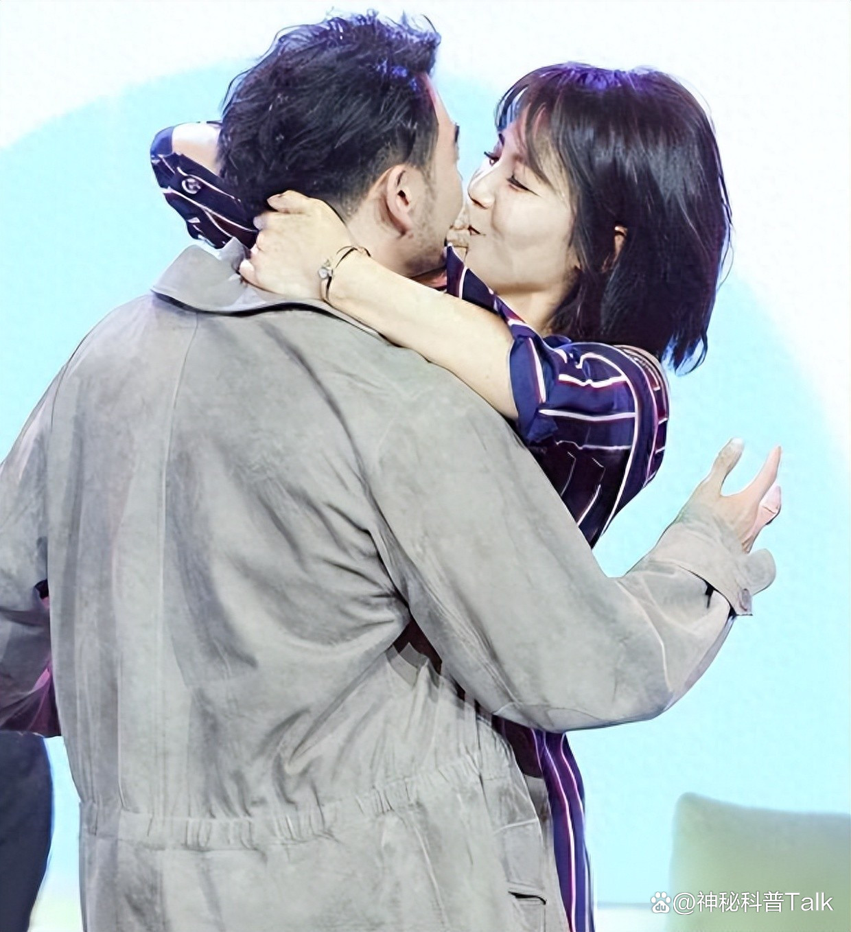 却因为剧中表演被吐槽太油腻,戏外和刘涛的亲昵互动更是让人大跌眼镜