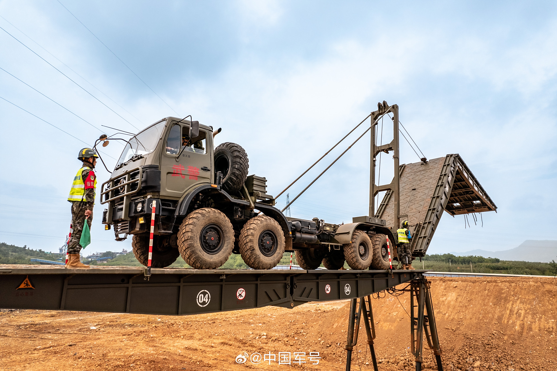 练兵重点围绕洪水过后的桥梁抢通抢建,次生地质灾害排